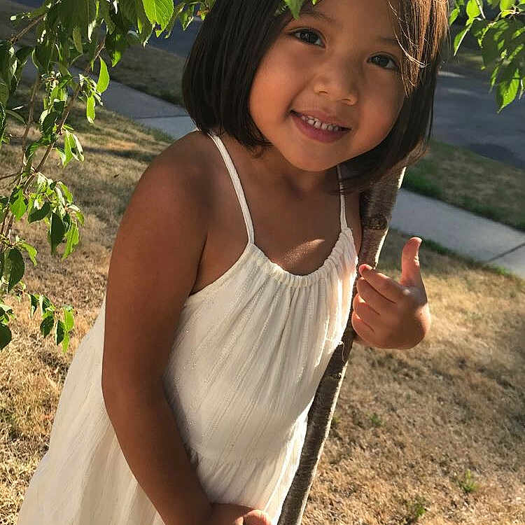 Serena is registered to the contest to win money with this photo: abdomen, beauty, black_hair, child, emotion, facial_expression, flower, fun, girl, happiness, joy, lady, person, plant, smile, tree, trunk, vacation