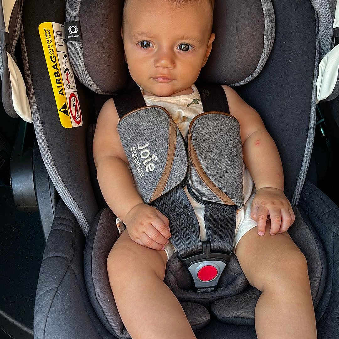 Milan a rejoint le concours — aidez-le/la à gagner de superbes lots ! accessories, americanfootball, americanfootballball, baby, ball, car, car_interior, carseat, face, football, head, person, photography, pingpong, pingpongpaddle, portrait, racket, sport, transportation, vehicle