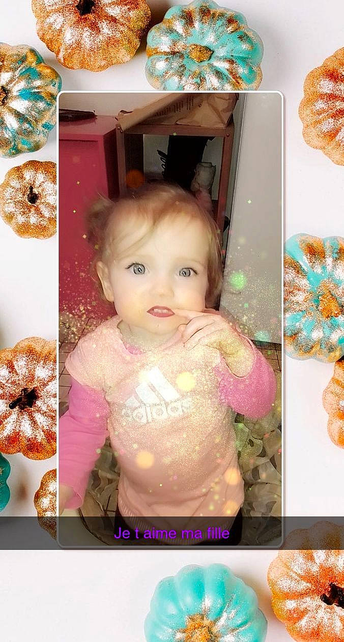 Estrella a rejoint le concours — aidez-le/la à gagner de superbes lots ! art, baked_goods, child, food, person, toddler