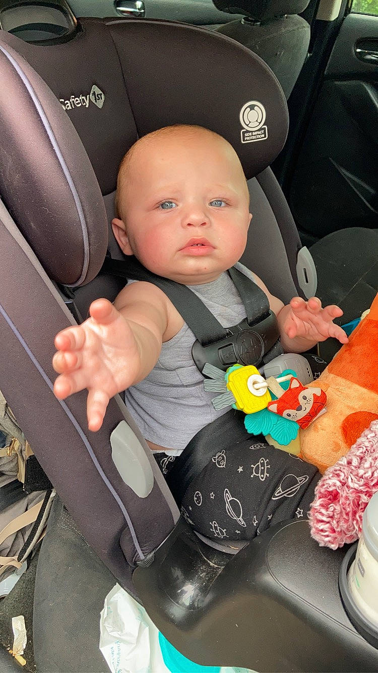 David is registered to the contest to win money with this photo: auto_part, automotive_design, baby, baby_carriage, baby_products, baby_toddler_clothing, car, car_seat, car_seat_cover, child, comfort, family_car, head_restraint, leg, motor_vehicle, person, seat_belt, sitting, toddler, vehicle_door