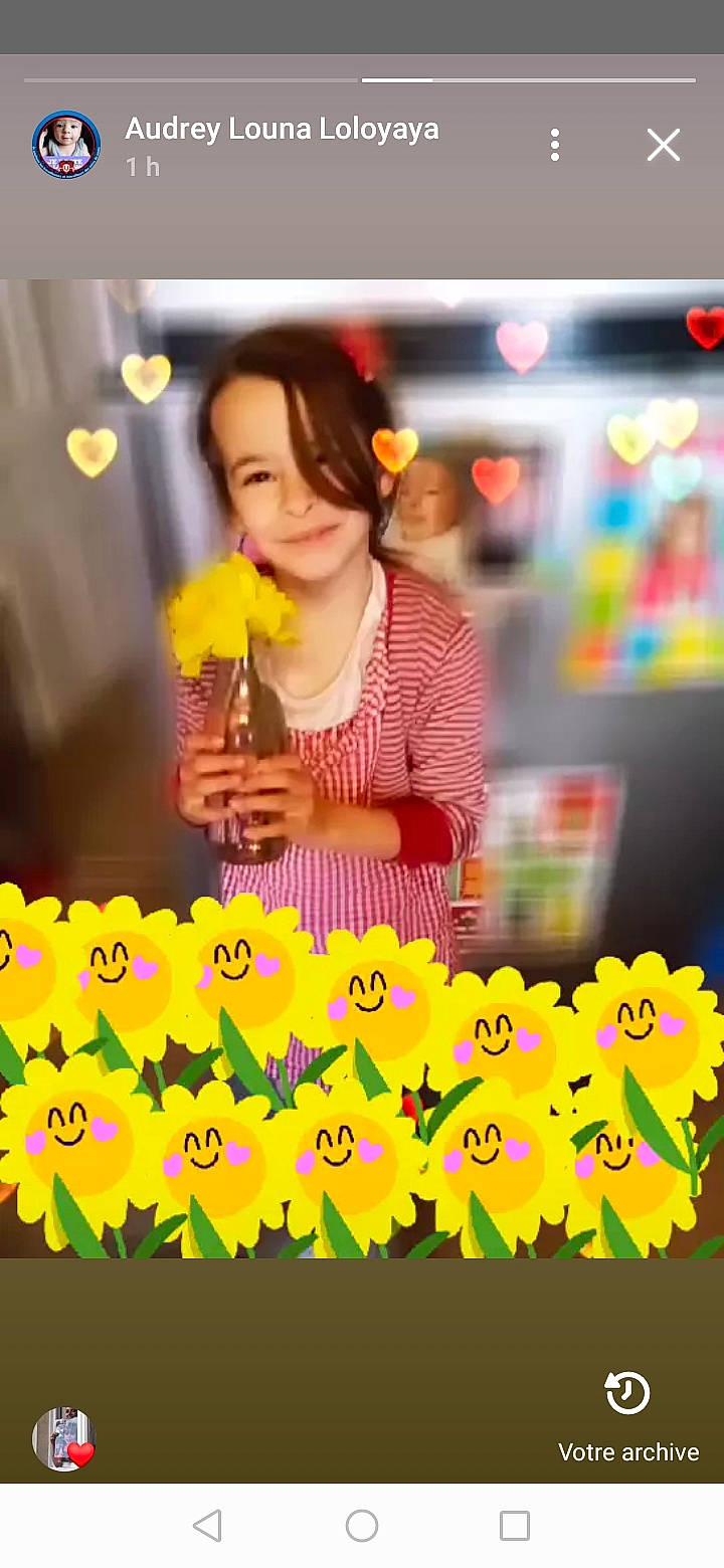 Inaya participe au concours pour gagner de l'argent avec cette photo : blurred, flower, fun, happy, headwear, herbaceous_plant, joy, person, plant, smile, toy, violet_family, wildflower, yellow