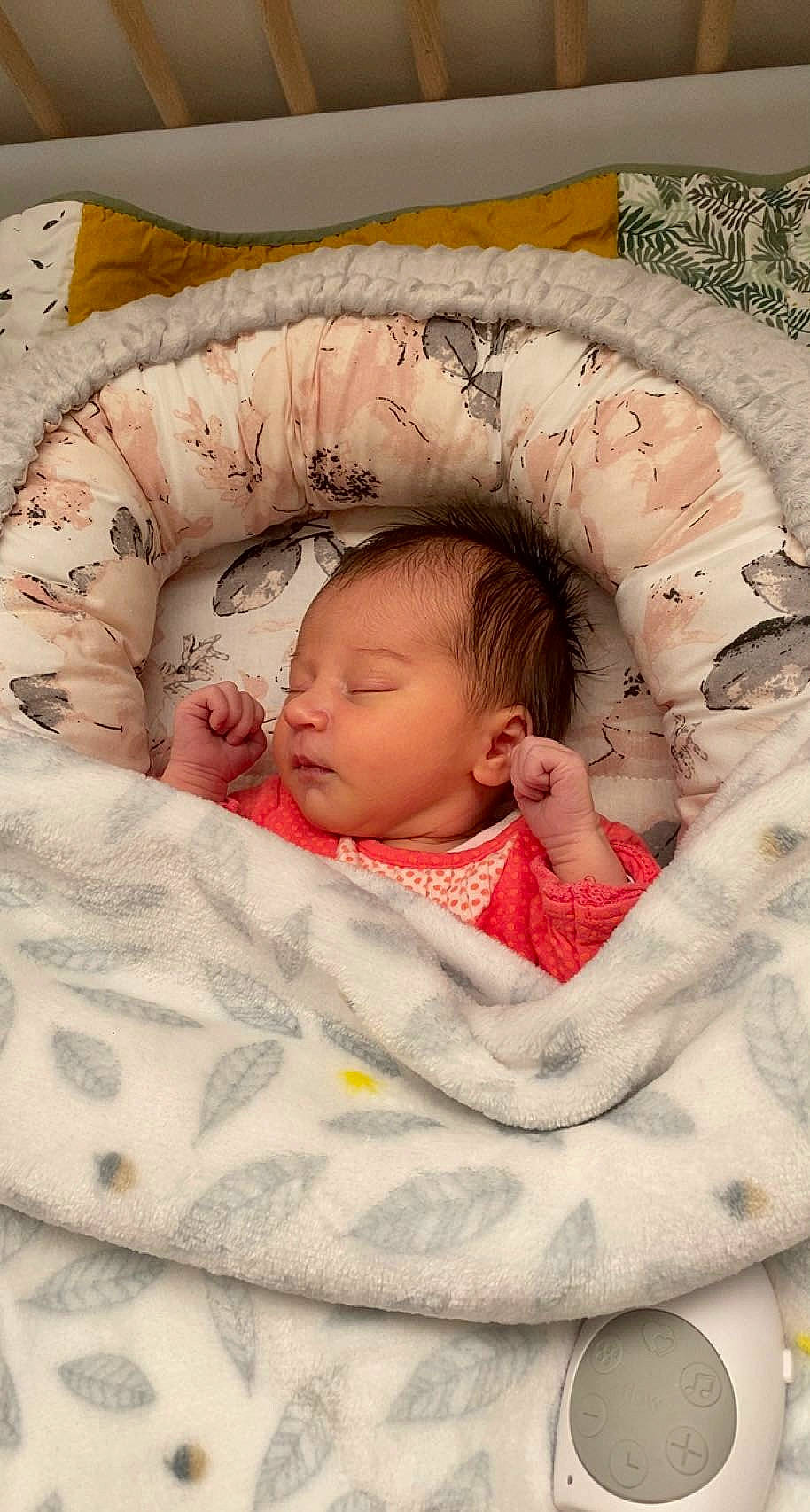 Julia a rejoint le concours — aidez-le/la à gagner de superbes lots ! baby, baby_products, baby_sleeping, baby_toddler_clothing, bedtime, carmine, cheek, child, comfort, face, flesh, head, linens, pattern, person, pink, product, skin, sleeve, textile