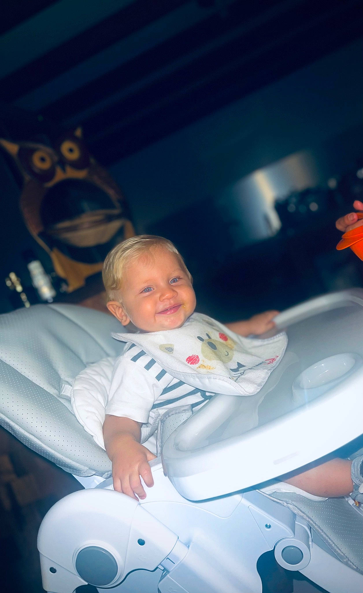 Maylonn a rejoint le concours — aidez-le/la à gagner de superbes lots ! auto_part, automotive_design, automotive_exterior, automotive_lighting, baby, child, electric_blue, eye, finger, flash_photography, fun, happy, joy, lap, leisure, motor_vehicle, person, sitting, smile, space