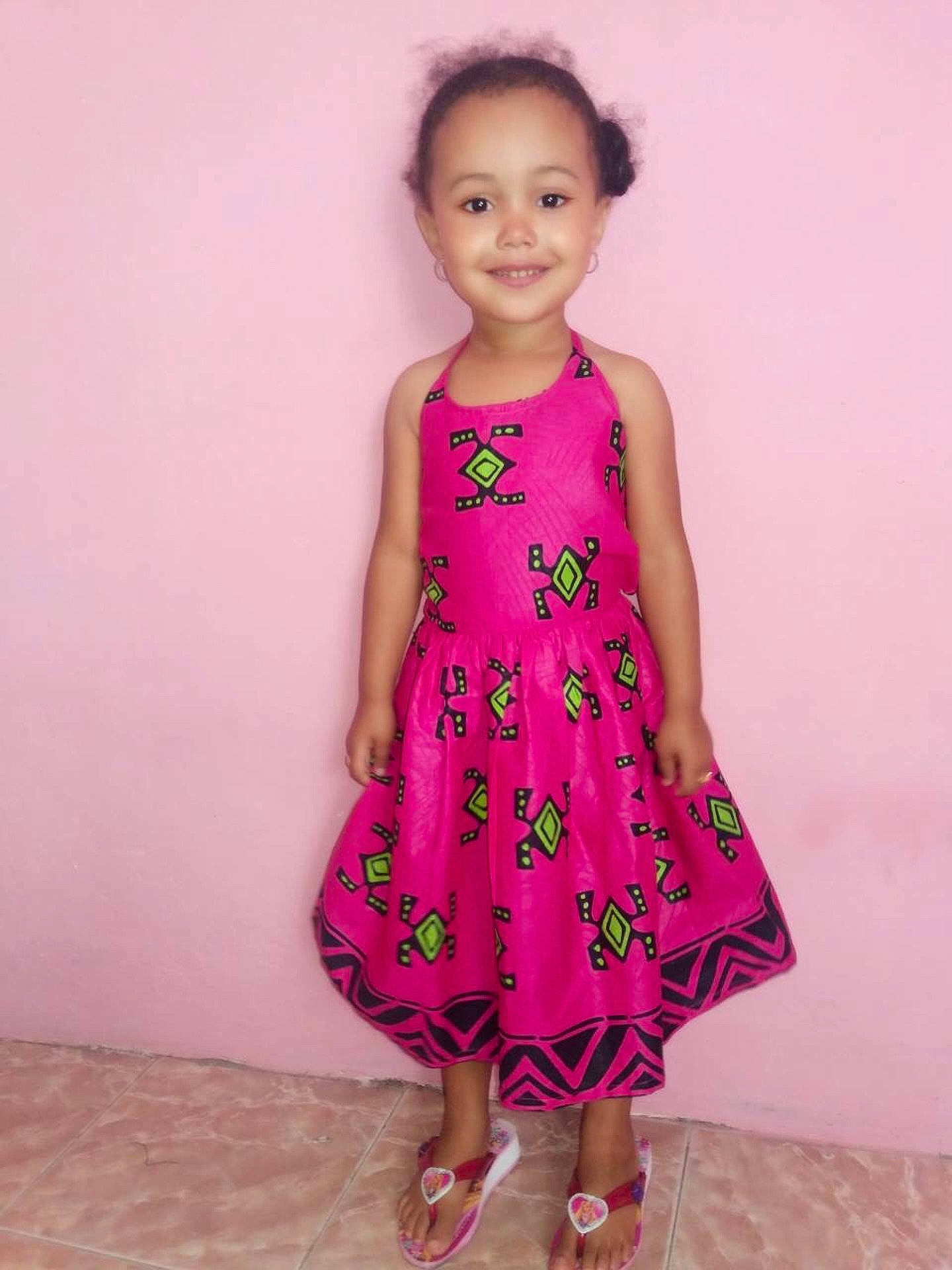 Ranyah participe au concours pour gagner de l'argent avec cette photo : child, child_model, clothing, cocktail_dress, dance_dress, day_dress, dress, girl, gown, joy, magenta, pattern, person, pink, toddler