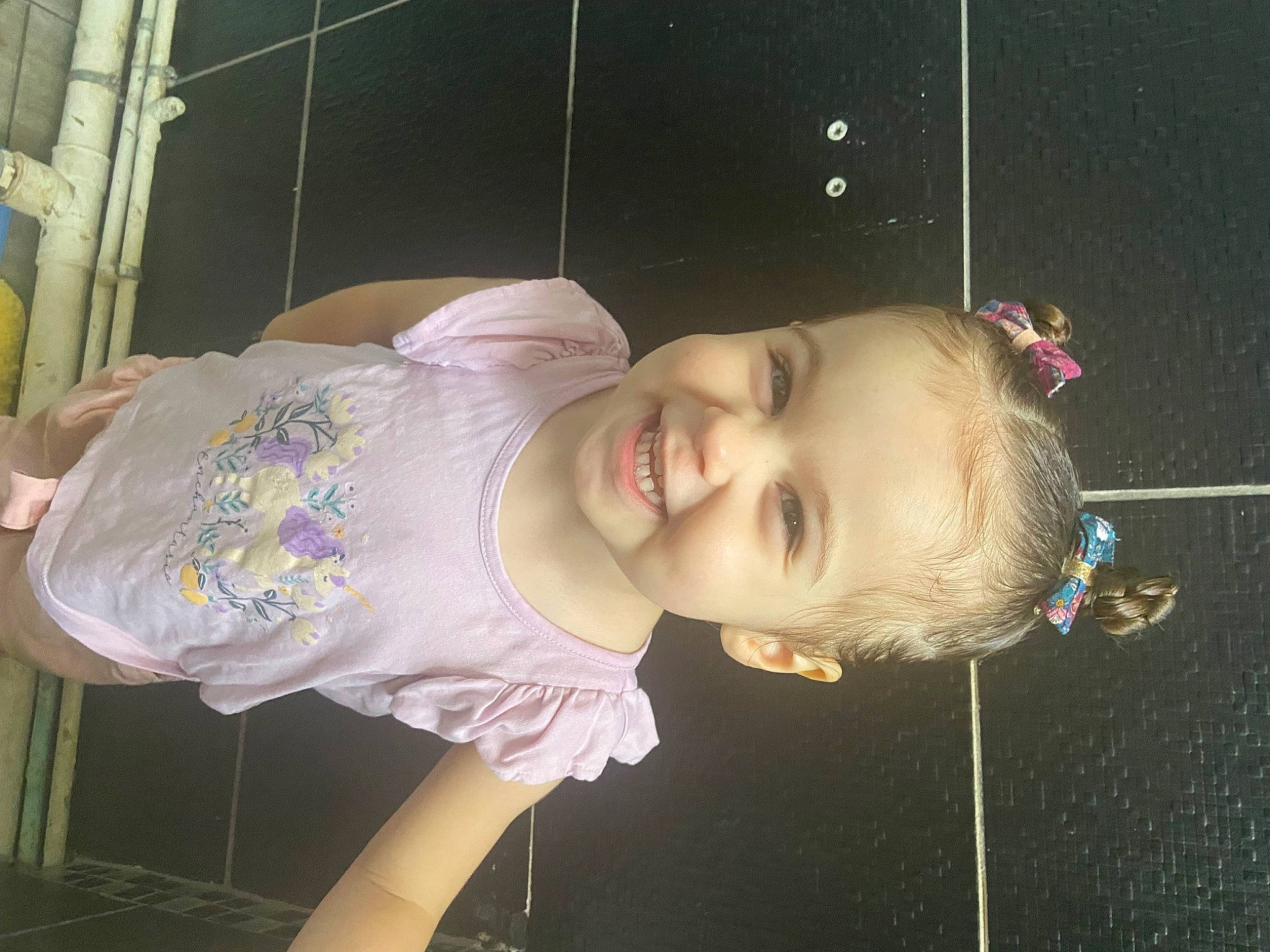 Lena a rejoint le concours — aidez-le/la à gagner de superbes lots ! baby_toddler_clothing, cheek, chest, child, cool, eye, eyelash, face, fun, happy, human_body, joy, magenta, neck, pattern, person, pink, skin, sleeve, smile