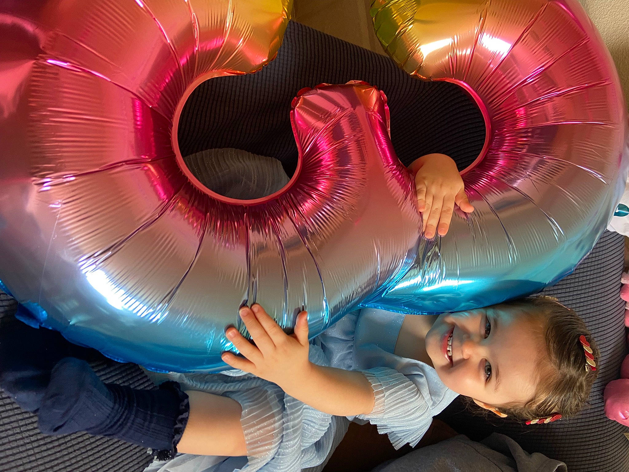 Inayah a rejoint le concours — aidez-le/la à gagner de superbes lots ! art, automotive_wheel_system, baby, beauty, circle, electric_blue, event, eye, flash_photography, fractal_art, fun, graphics, joy, leisure, magenta, organ, person, pink, recreation, space