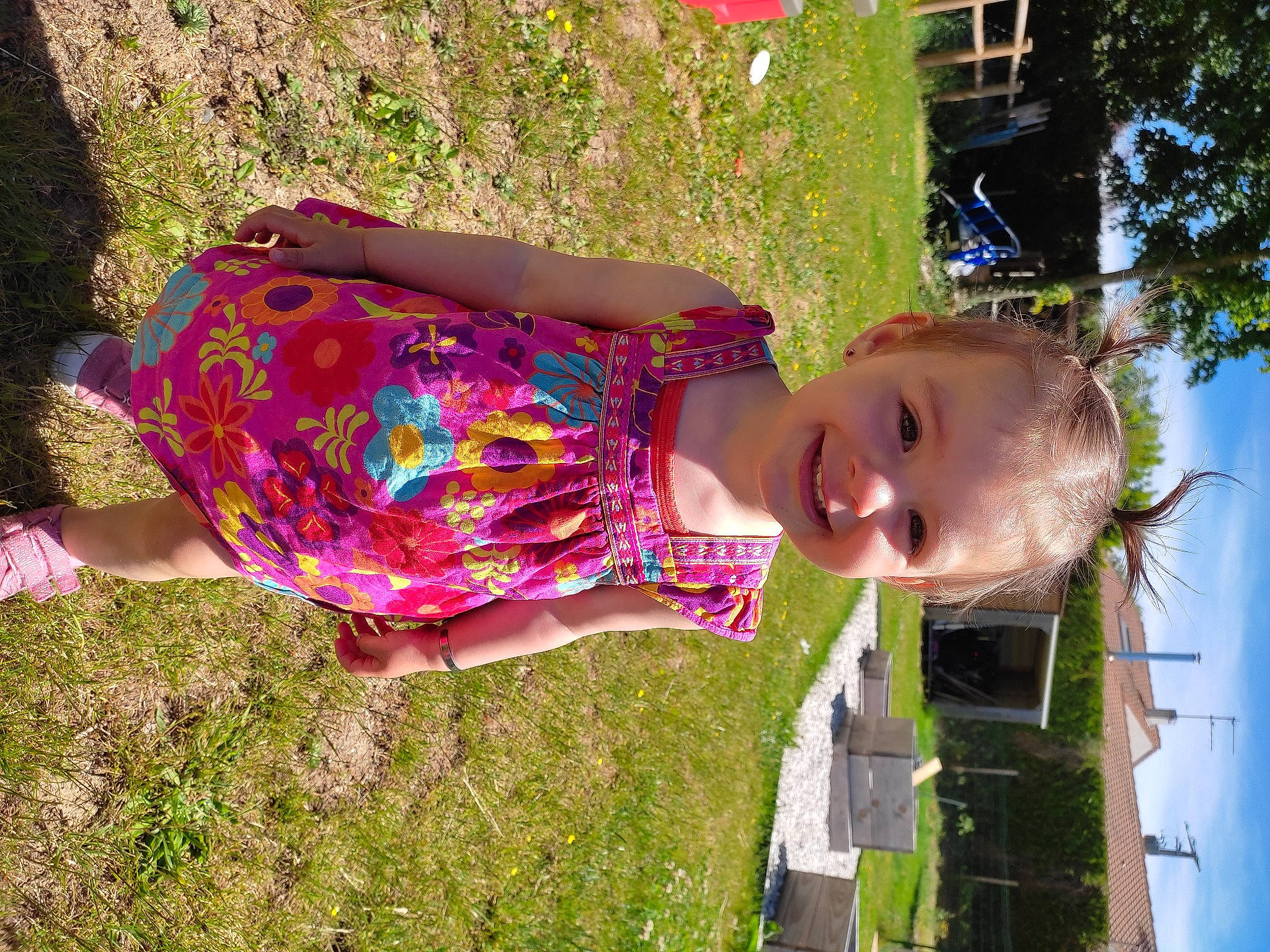 Wendy participe au concours pour gagner de l'argent avec cette photo : adaptation, arm, baby_toddler_clothing, botany, dress, fun, grass, grass_family, hairstyle, happy, joy, leaf, leisure, nature, people_in_nature, person, pink, plant, smile, sunlight