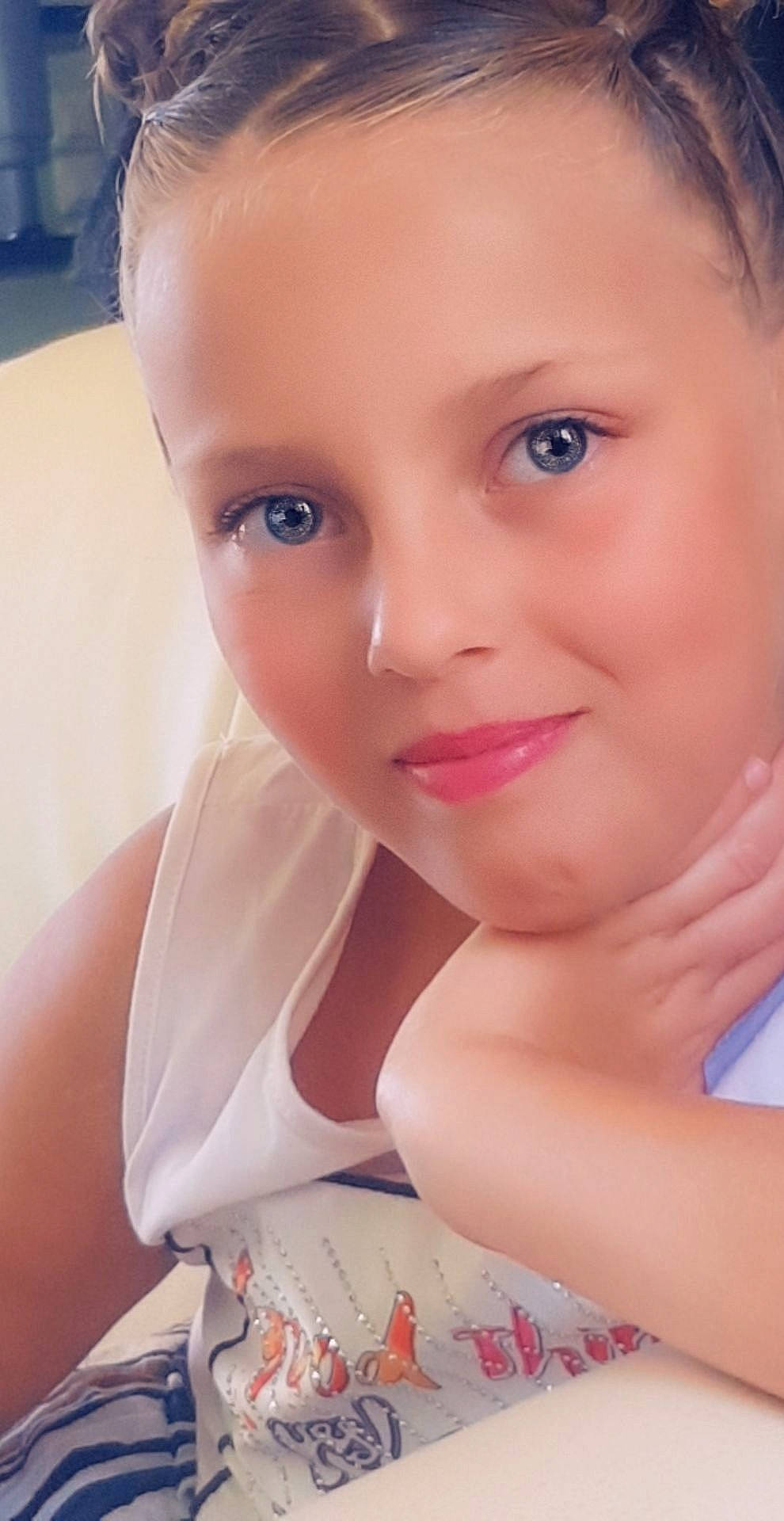 Manon a rejoint le concours — aidez-le/la à gagner de superbes lots ! baby, beauty, blond, cheek, child, chin, close_up, eye, eyebrow, face, forehead, hair, head, joy, lip, nose, person, pink, selfie, skin