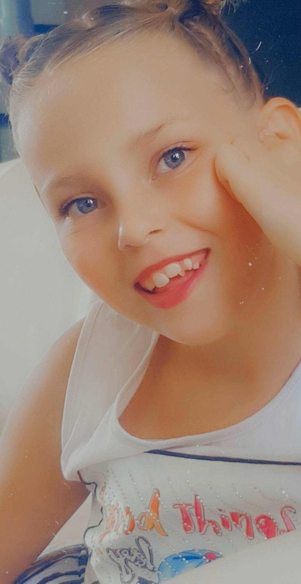 Manon participe au concours pour gagner de l'argent avec cette photo : beauty, blond, cheek, child, chin, close_up, eye, eyebrow, eyelash, face, facial_expression, forehead, hair, hairstyle, head, jaw, joy, lip, nose, person