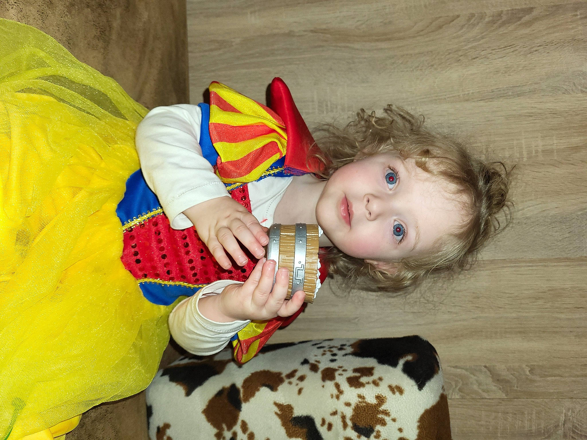 Louane a rejoint le concours — aidez-le/la à gagner de superbes lots ! baby, baby_products, baby_toddler_clothing, canidae, child, dog_breed, fun, happy, non_sporting_group, pattern, person, play, sitting, sporting_group, textile, toddler