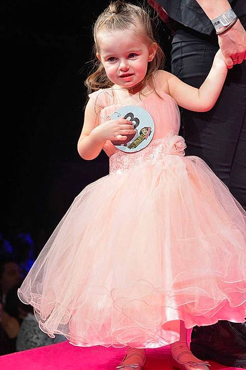 Juliana participe au concours pour gagner de l'argent avec cette photo :