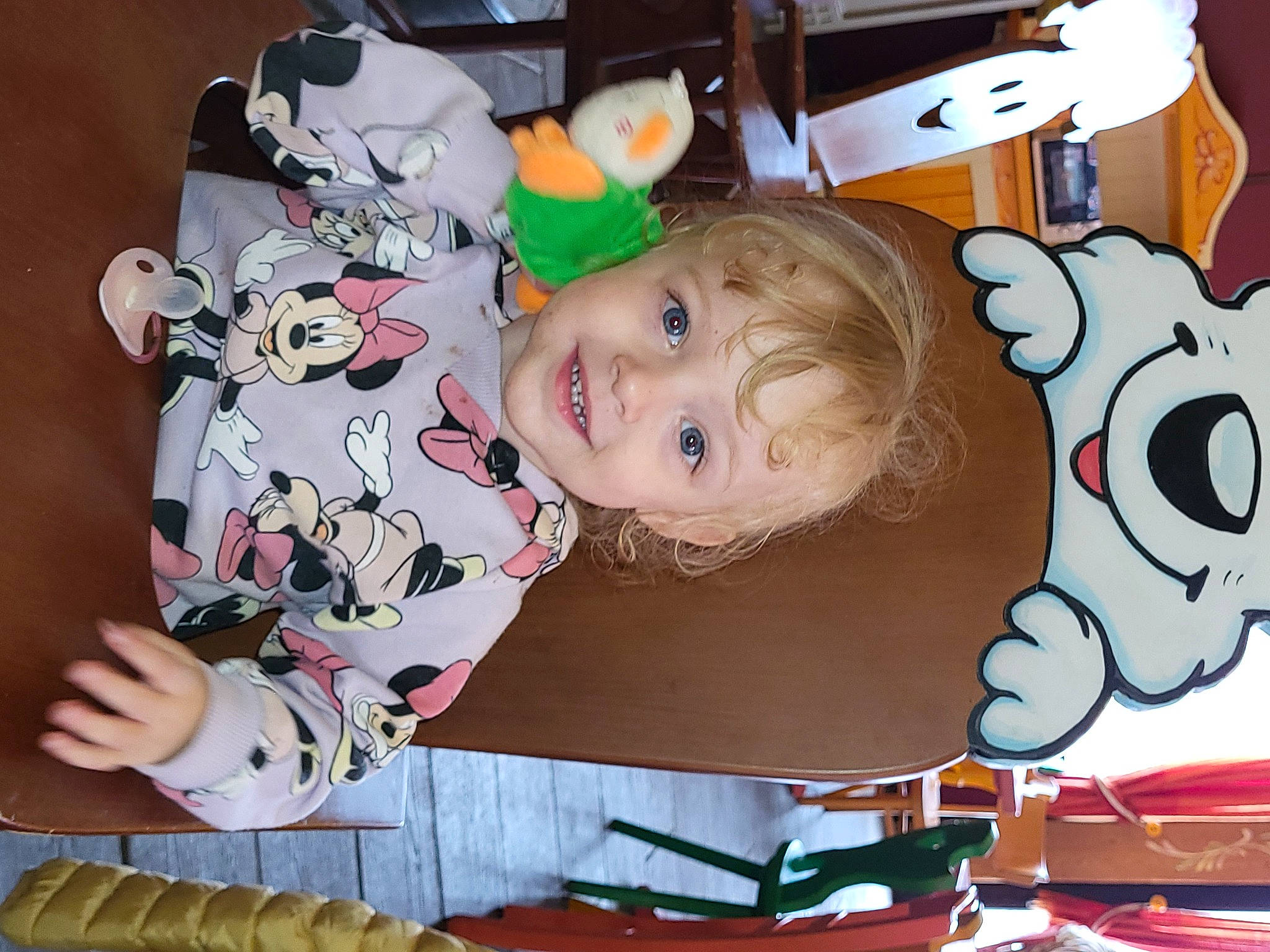 Louane a rejoint le concours — aidez-le/la à gagner de superbes lots ! baby, baby_products, baby_toddler_clothing, baby_toys, child, facial_expression, fun, happy, joy, person, play, product, room, sitting, smile, textile, toddler, toy, wood