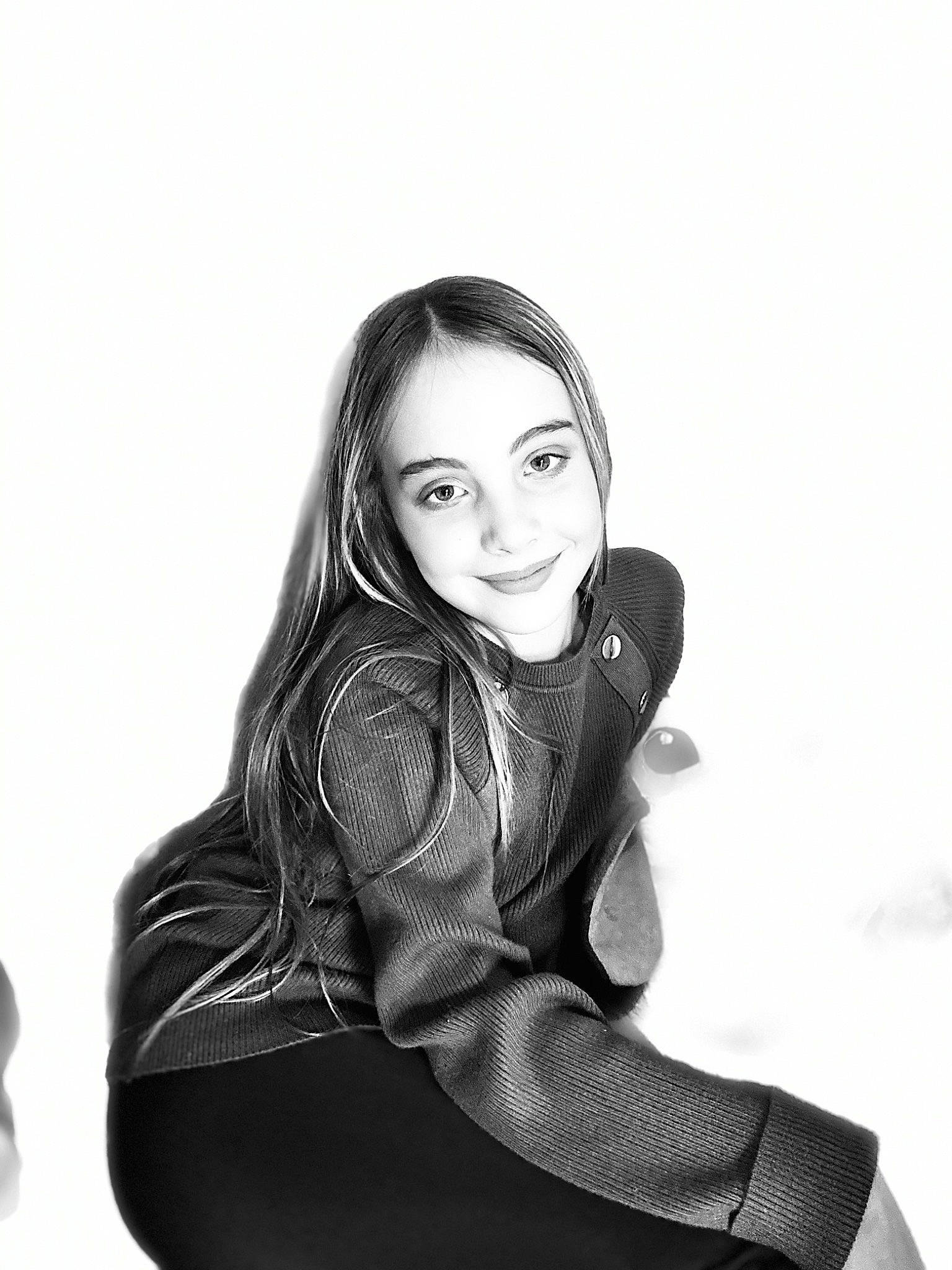 Louna participe au concours pour gagner de l'argent avec cette photo : active_pants, black_and_white, fashion_model, joy, leggings, long_sleeved_t_shirt, makeover, model, monochrome, monochrome_photography, person, photo_shoot, portrait, portrait_photography, sitting, sleeve, spandex, stocking, style, sweater