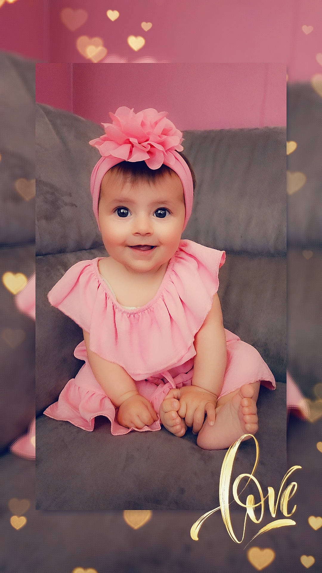 Lana a rejoint le concours — aidez-le/la à gagner de superbes lots ! baby, baby_toddler_clothing, cheek, child, dress, eye, eyelash, face, flash_photography, flower, happy, headband, headpiece, joy, magenta, person, pink, purple, skin, sleeve