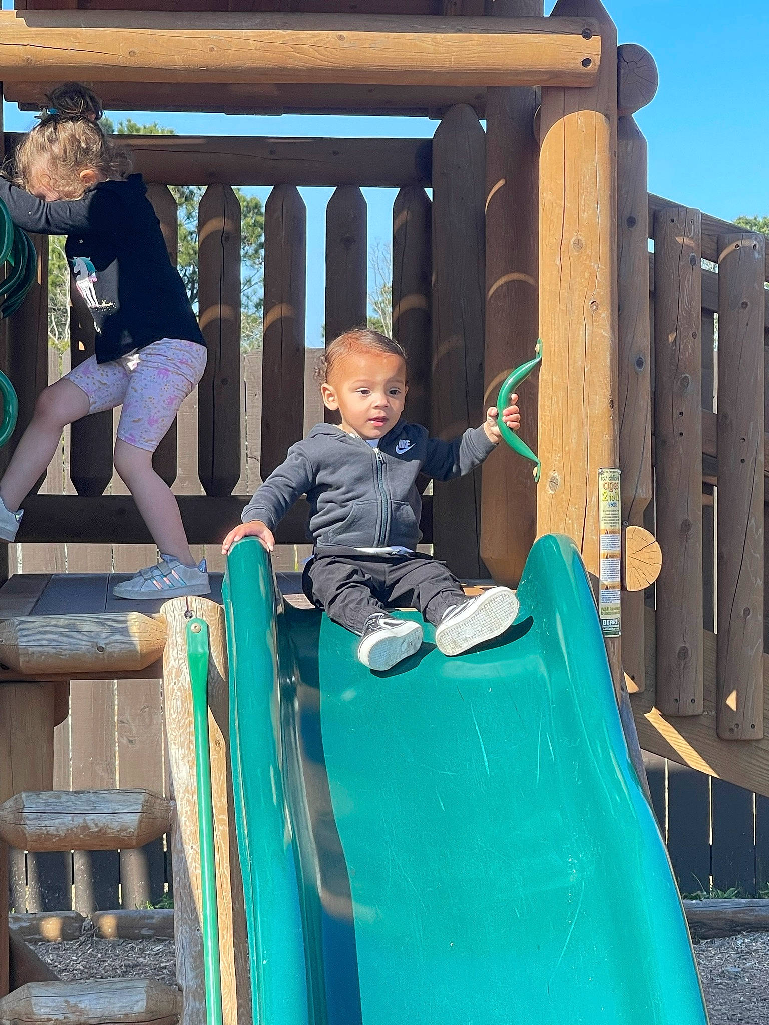 Kross is registered to the contest to win money with this photo: child, chute, city, community, electric_blue, fun, human_settlement, leisure, outdoor_play_equipment, person, play, playground, playground_slide, public_space, recreation, shorts, sky, standing, t_shirt, toddler