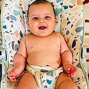 Zayn participe au concours pour gagner de l'argent avec cette photo : baby, child, smiling, sitting, infant, happy, face, skin, seat, patterned, clothing, indoor, cute, chubby, hands, legs, head, comfort, joyful, young