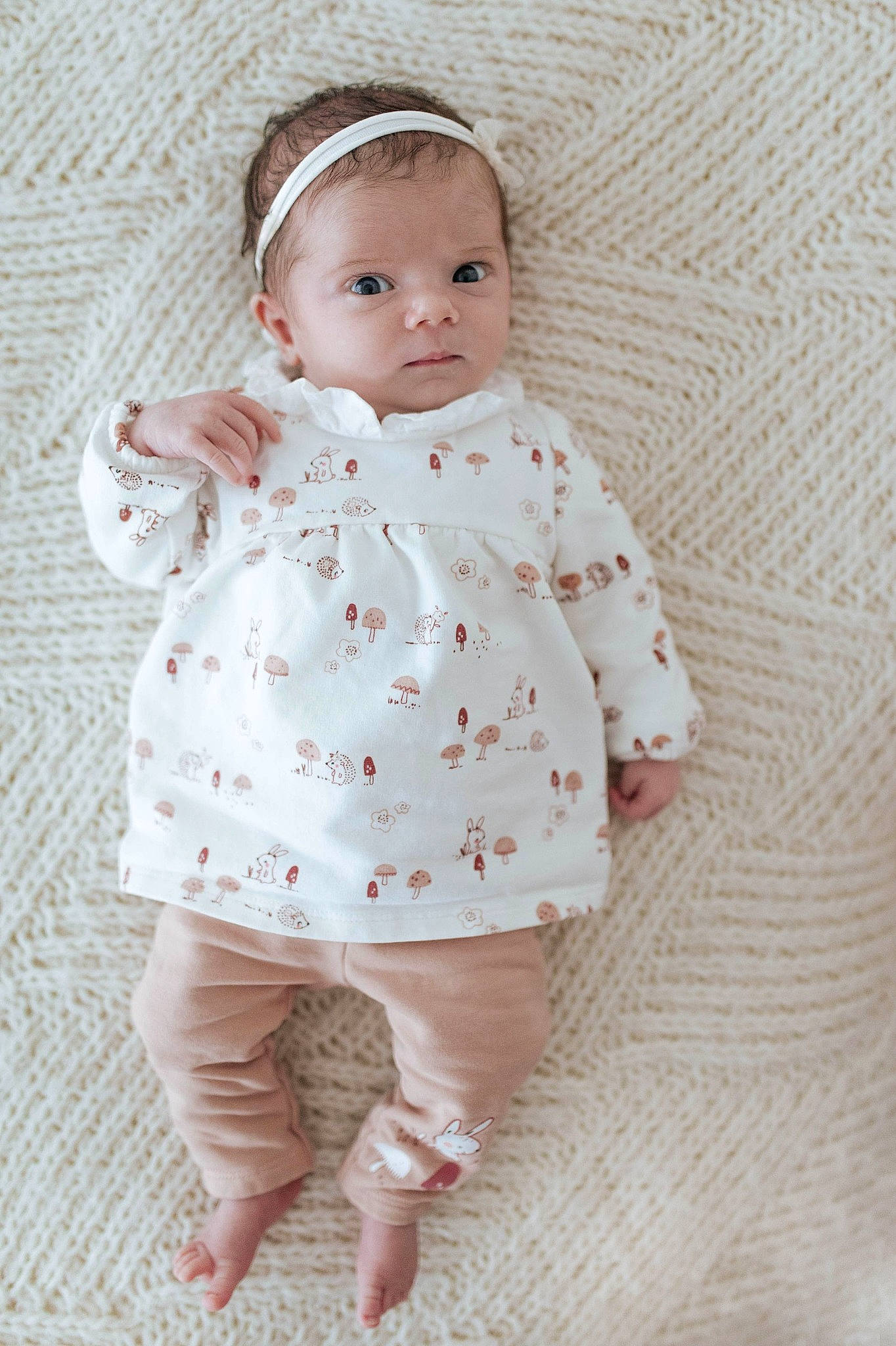 Aria participe au concours pour gagner de l'argent avec cette photo : arm, baby, baby_toddler_clothing, cheek, child, chin, dress, eye, face, flooring, head, iris, linens, lip, pattern, person, pink, skin, sleeve, toddler
