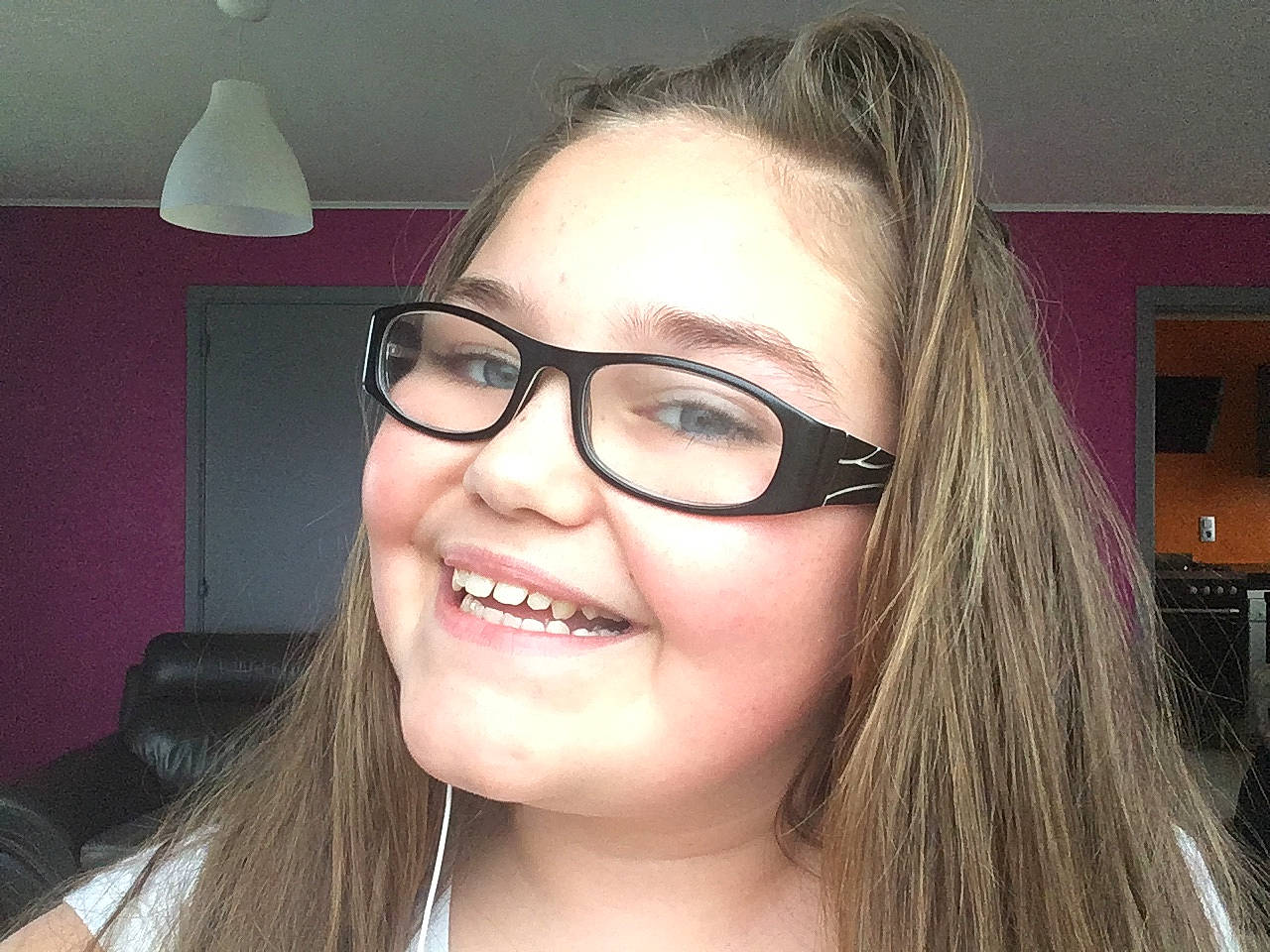 Cheyenne participe au concours pour gagner de l'argent avec cette photo : beauty, black_hair, cheek, chin, cool, eyebrow, eyewear, face, forehead, glasses, hair, hair_coloring, hairstyle, head, jaw, joy, lip, long_hair, nose, person