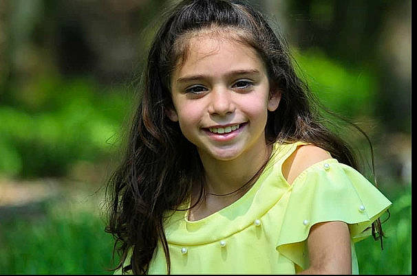 Adriana participe au concours pour gagner de l'argent avec cette photo : beauty, black_hair, brown_hair, cheek, emotion, face, facial_expression, fun, girl, grass, hairstyle, happiness, head, joy, lady, laughter, long_hair, person, portrait_photography, skin