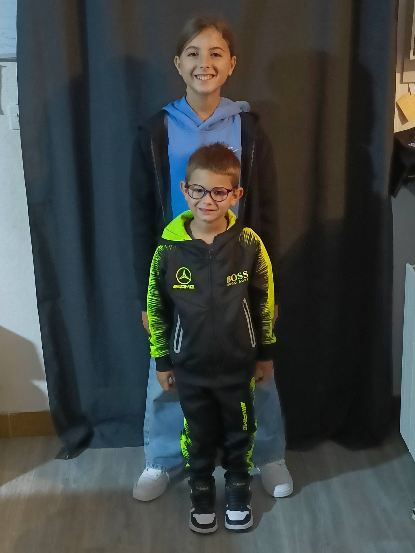 Luis a rejoint le concours — aidez-le/la à gagner de superbes lots ! accessories, boy, child, clothing, coat, face, footwear, glasses, happy, head, longsleeve, male, pants, people, person, photography, portrait, shoe, sleeve, t_shirt