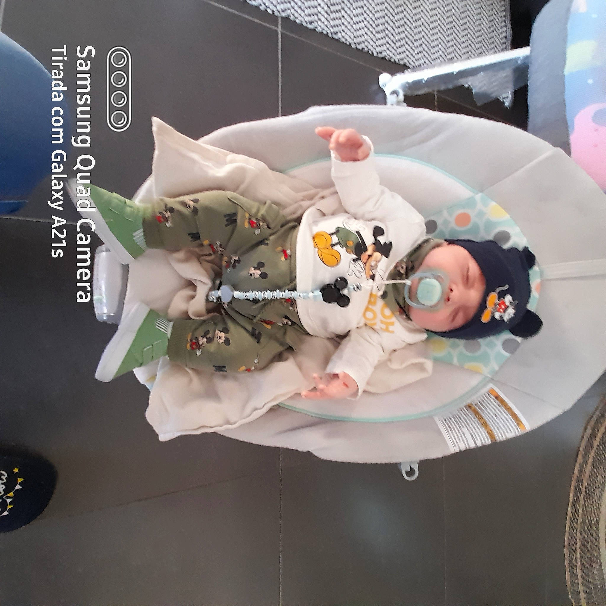 Gabriel participe au concours pour gagner de l'argent avec cette photo : airplane, animation, auto_part, automotive_design, automotive_wheel_system, balloon, carmine, circle, comfort_food, eyewear, font, graphic_design, graphics, headwear, illustration, machine, paper, person, personal_protective_equipment, room