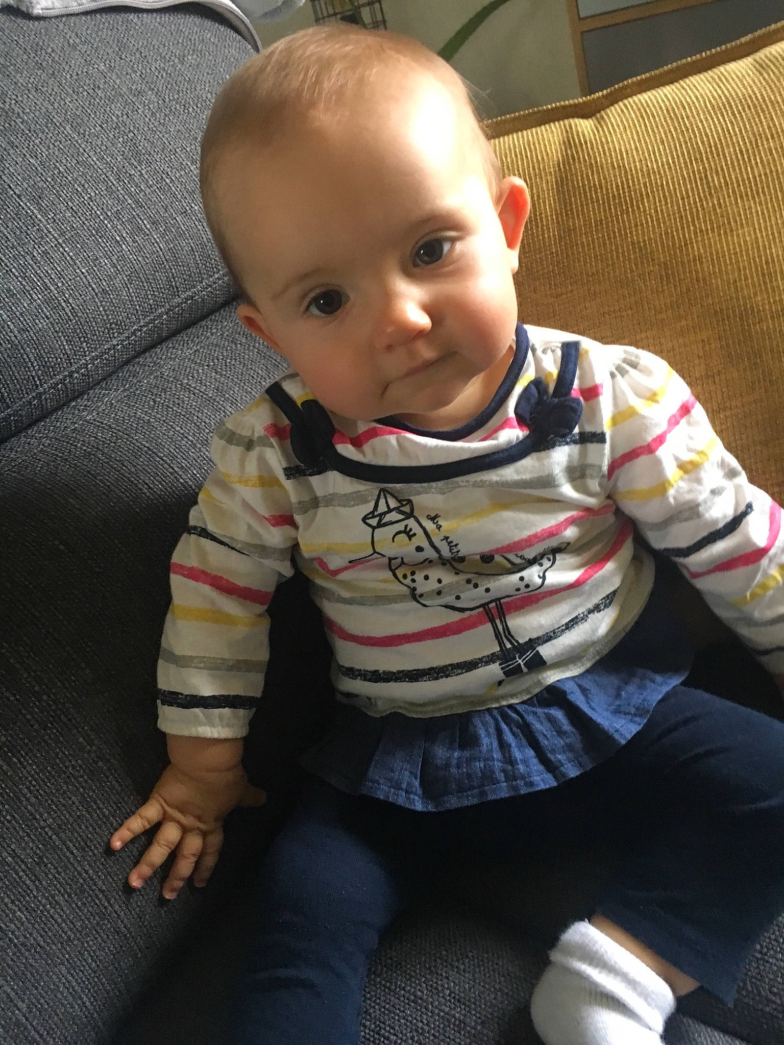 Lola a rejoint le concours — aidez-le/la à gagner de superbes lots ! baby, cheek, child, head, person, sitting, skin, toddler