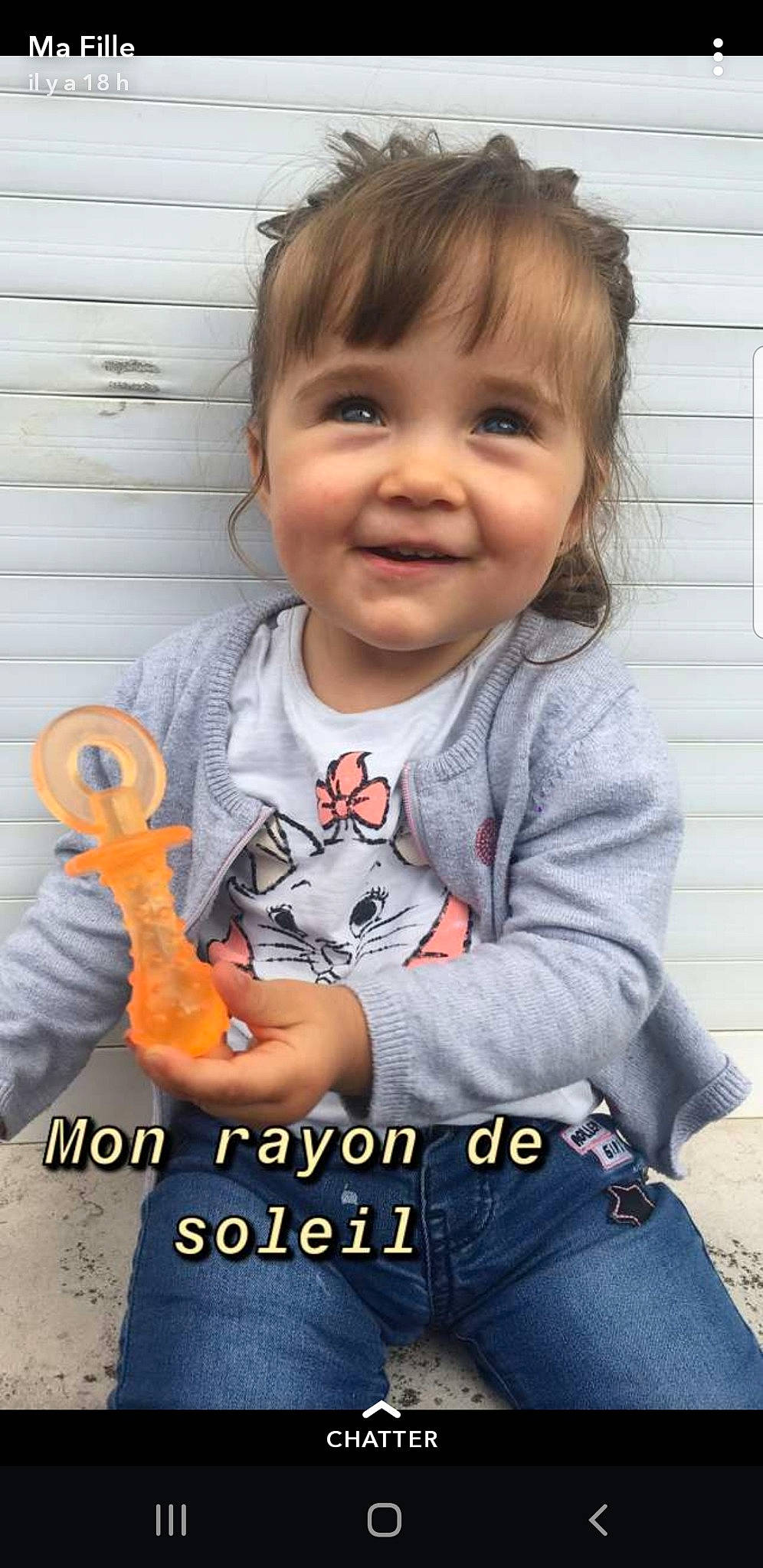 Maëlya participe au concours pour gagner de l'argent avec cette photo : child, cool, joy, person, photo_caption, play, smile, toddler