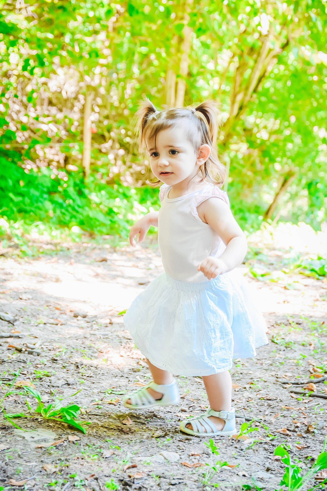 Soraya a rejoint le concours — aidez-le/la à gagner de superbes lots ! baby, baby_toddler_clothing, blond, child, child_model, clothing, day_dress, dress, embellishment, fawn, green, mammal, one_piece_garment, people_in_nature, person, photo_shoot, portrait_photography, spring, summer, sunlight