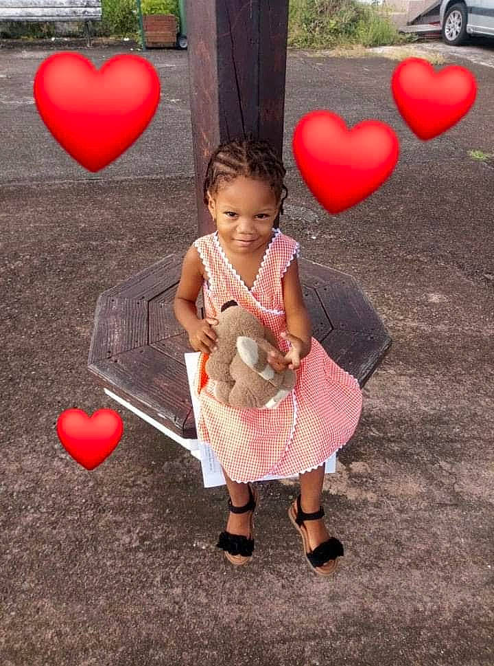 Djanaëlle a rejoint le concours — aidez-le/la à gagner de superbes lots ! balloon, beauty, child, dress, event, footwear, fun, gesture, grass, happy, human_body, joy, leisure, magenta, organ, person, photograph, pink, recreation, red