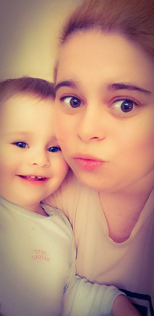 Inaya a rejoint le concours — aidez-le/la à gagner de superbes lots ! beauty, cheek, child, chin, eye, eyebrow, face, forehead, friendship, fun, happy, head, iris, joy, lip, nose, people, person, selfie, skin