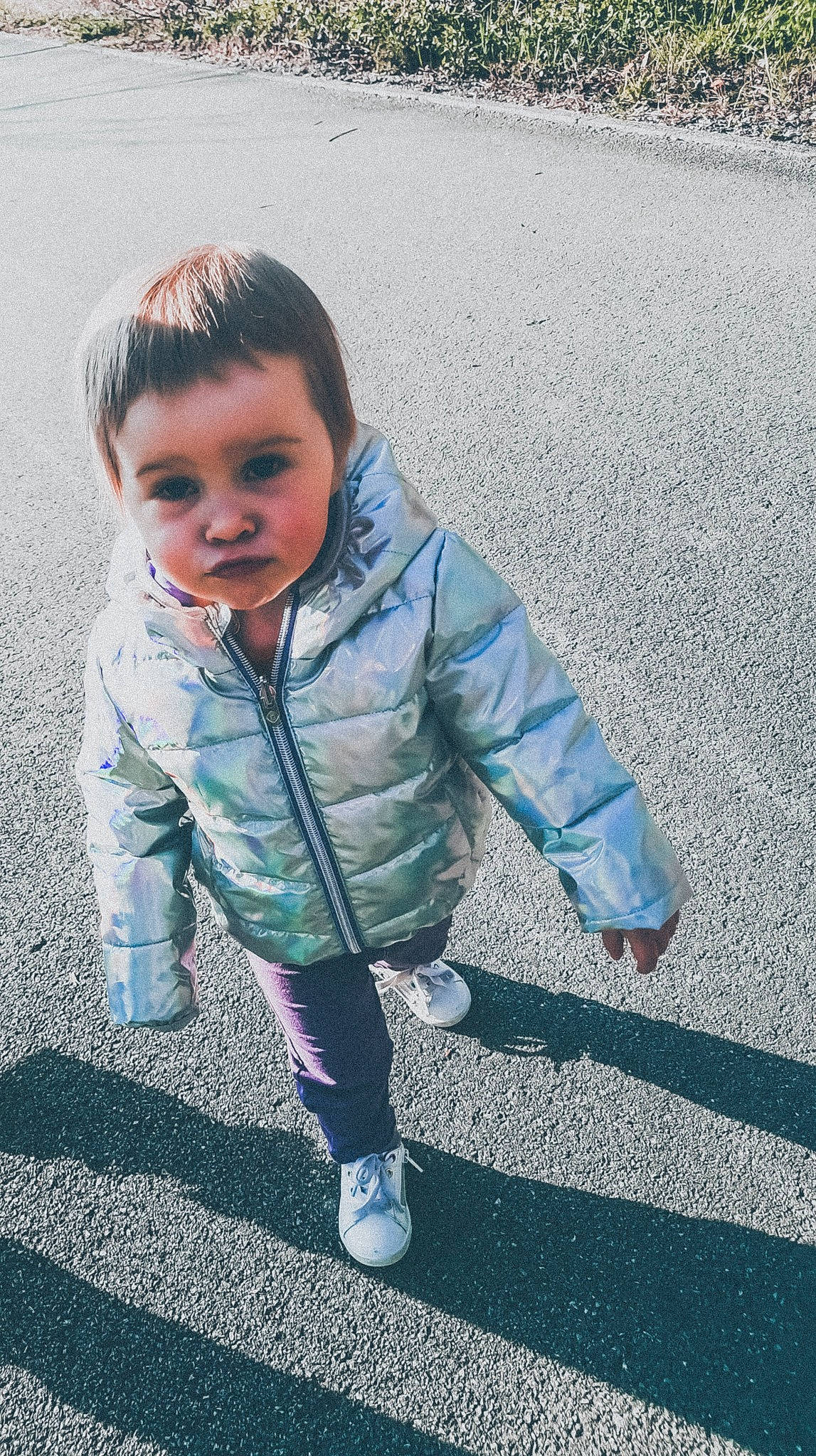 Inaya a rejoint le concours — aidez-le/la à gagner de superbes lots ! asphalt, child, cool, fun, person, play, shoe, smile, standing, toddler