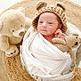 Gaël a rejoint le concours — aidez-le/la à gagner de superbes lots ! newborn, baby, basket, knitted_hat, blanket, teddy_bear, stuffed_animal, woven_rug, soft_toy, cute, infant, wrapped, portrait, indoors, child, baby_boy, knitted_toy, sleepy, cozy, resting