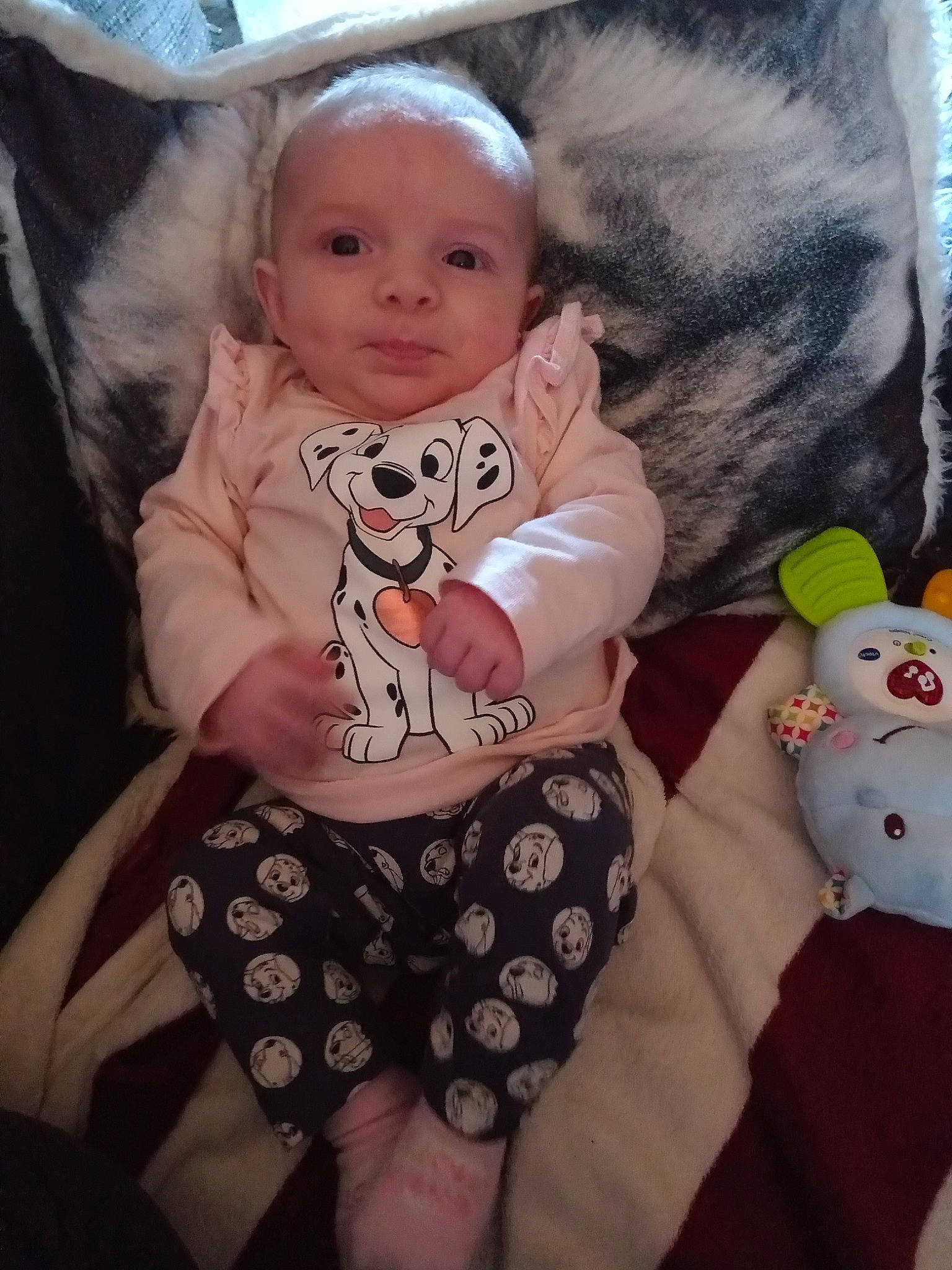 Rosalia a rejoint le concours — aidez-le/la à gagner de superbes lots ! arm, baby, baby_toddler_clothing, beauty, cheek, comfort, fawn, hand, happy, head, human_body, lap, leg, organ, person, pink, product, skin, sleeve, textile