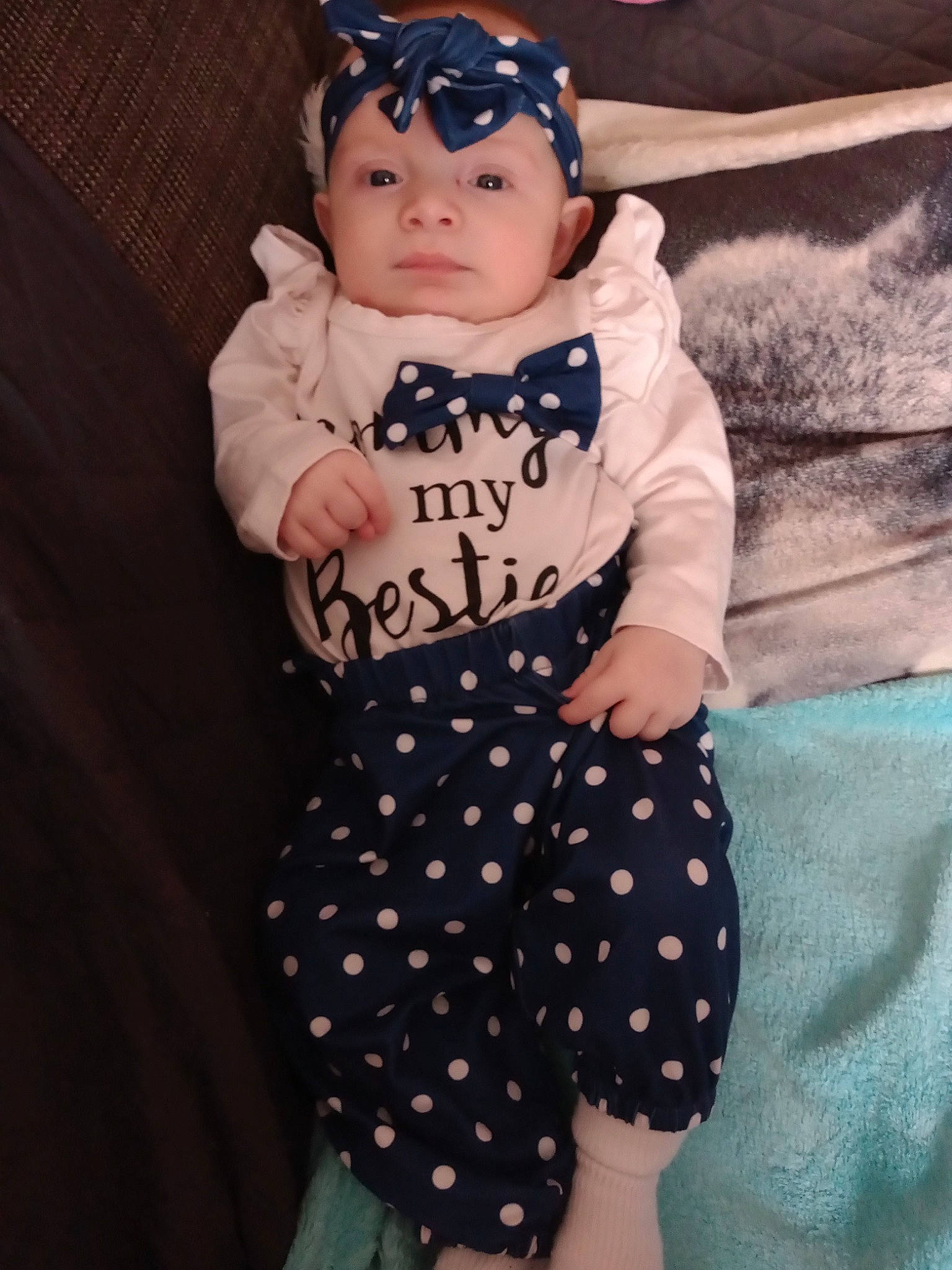 Rosalia a rejoint le concours — aidez-le/la à gagner de superbes lots ! arm, baby, baby_toddler_clothing, cap, cool, costume_hat, day_dress, face, goggles, happy, headwear, human_body, outerwear, pattern, person, personal_protective_equipment, sleeve, t_shirt, textile, thigh