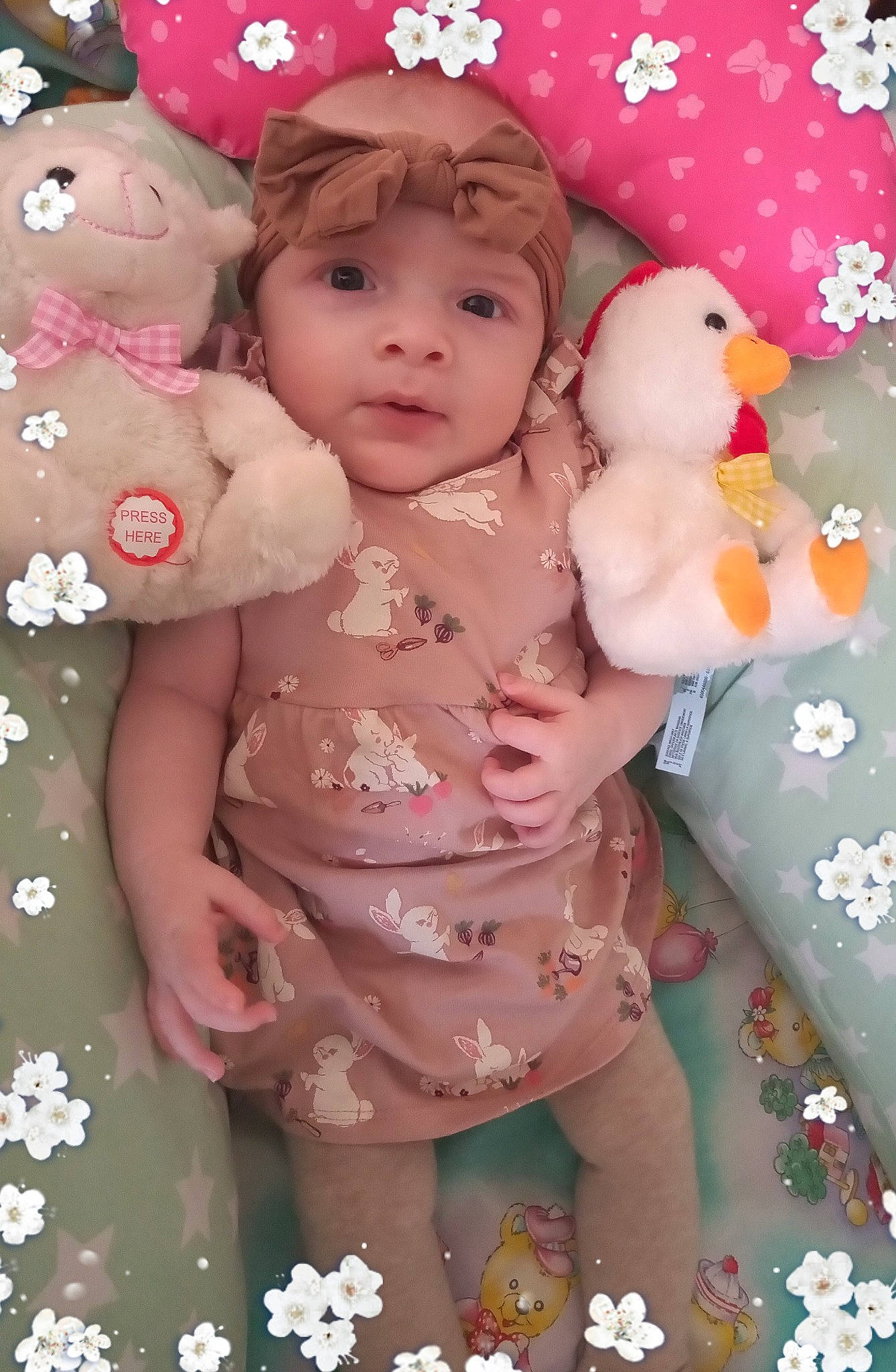 Rosalia a rejoint le concours — aidez-le/la à gagner de superbes lots ! baby, baby_products, baby_toddler_clothing, cap, cheek, child, face, happy, head, headwear, pattern, peach, person, photograph, pink, plush, skin, sleeve, stuffed_toy, toddler