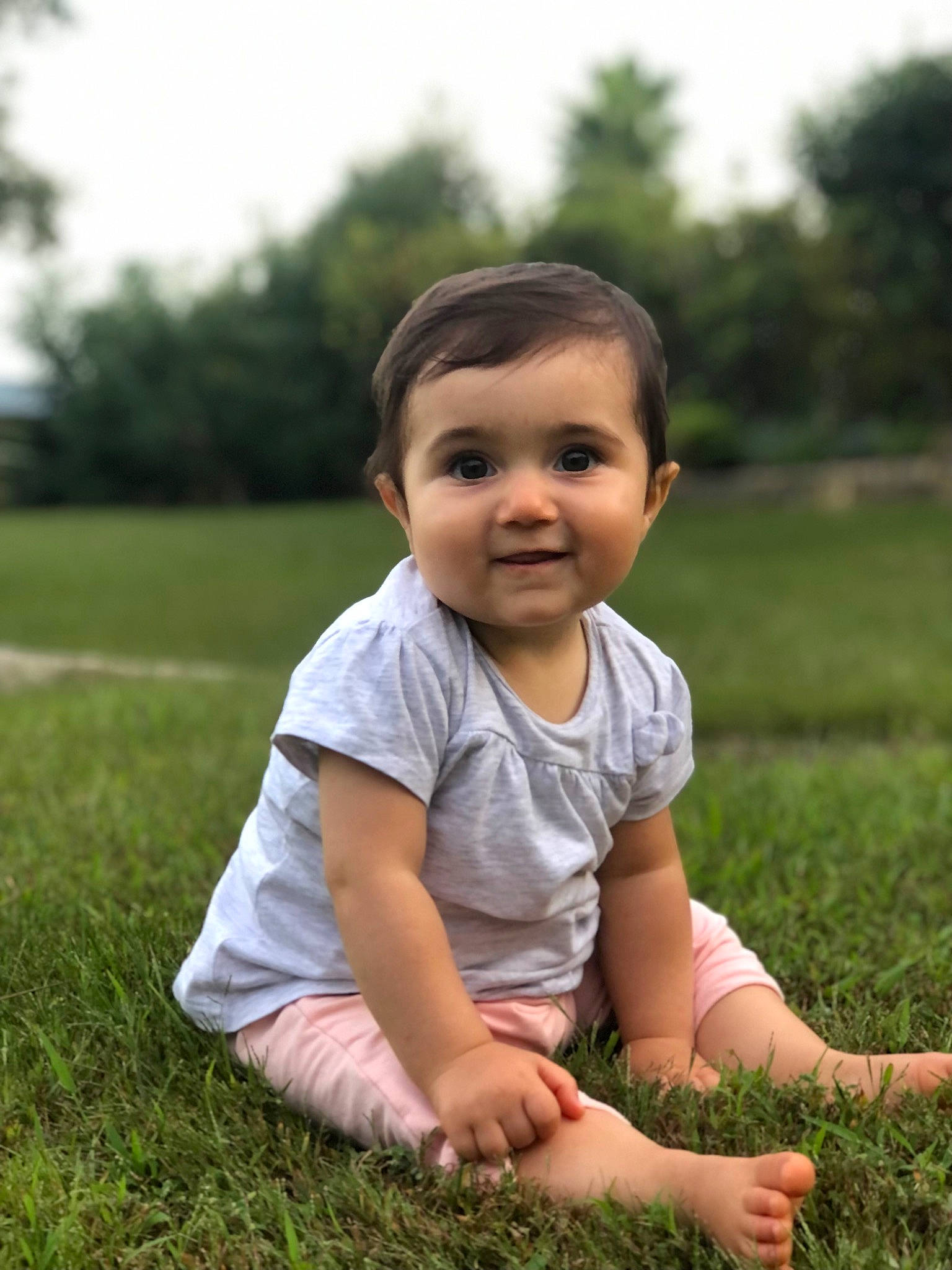 Nina participe au concours pour gagner de l'argent avec cette photo : baby, baby_toddler_clothing, flash_photography, fun, grass, grass_family, grassland, happy, joy, lawn, leisure, meadow, people_in_nature, person, plant, skin, sky, smile, summer, sunlight