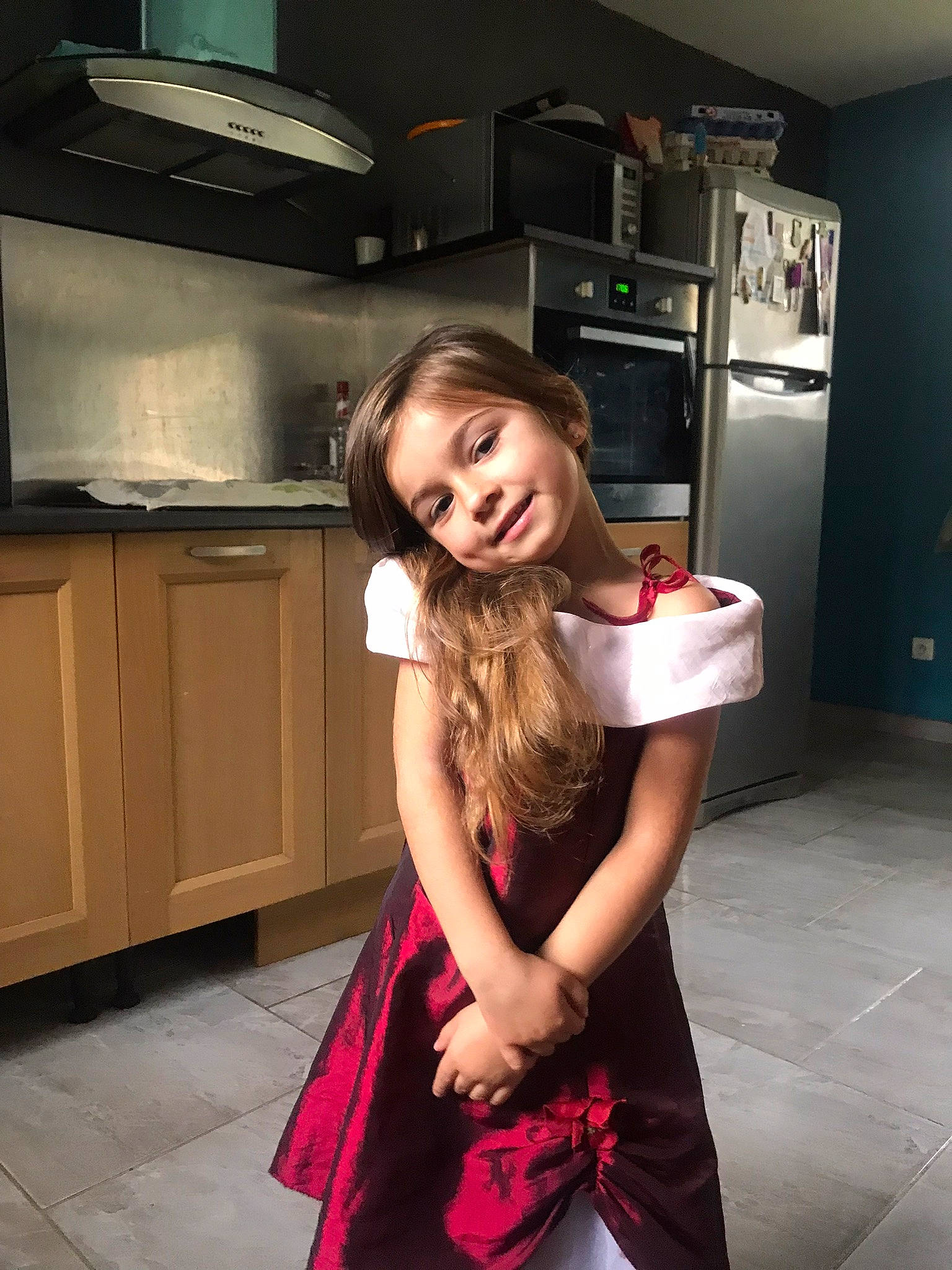 Elizea a rejoint le concours — aidez-le/la à gagner de superbes lots ! cabinetry, cooktop, countertop, dress, fashion_design, flash_photography, floor, flooring, fun, gas_stove, hairstyle, happy, home_appliance, joy, kitchen, kitchen_appliance, kitchen_stove, microwave_oven, person, stove