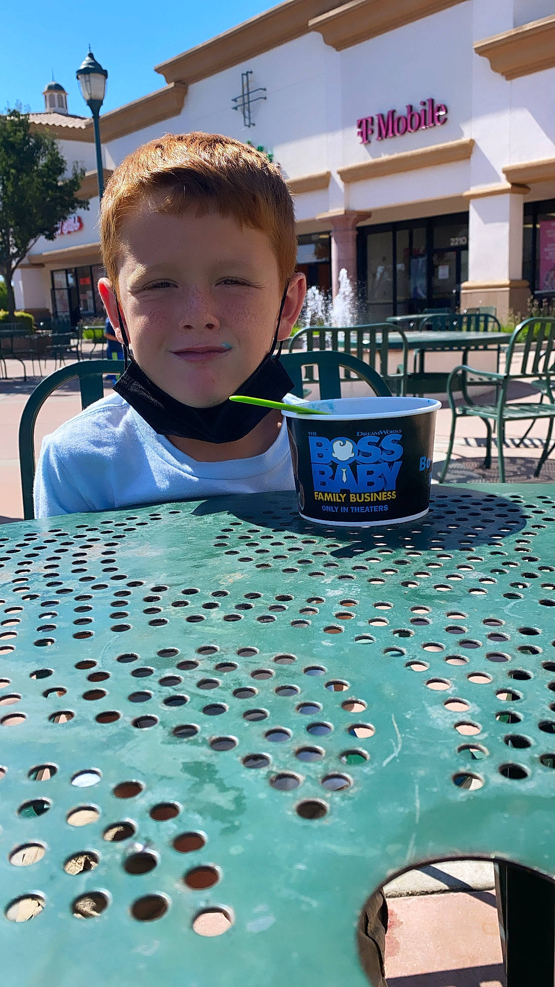 Bo is registered to the contest to win money with this photo: blue, chair, city, drink, drinkware, electric_blue, flooring, fun, joy, leisure, linens, person, plant, recreation, sky, t_shirt, table, tablecloth, tableware, toddler