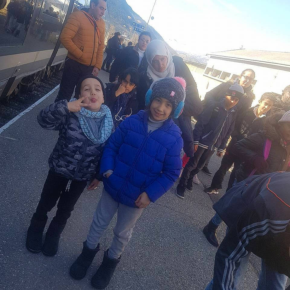 Lina participe au concours pour gagner de l'argent avec cette photo : adventure, child, crowd, day, fun, girl, joy, people, person, personal_protective_equipment, product, recreation, sky, snapshot, tourism, travel, tree, vacation, winter, world