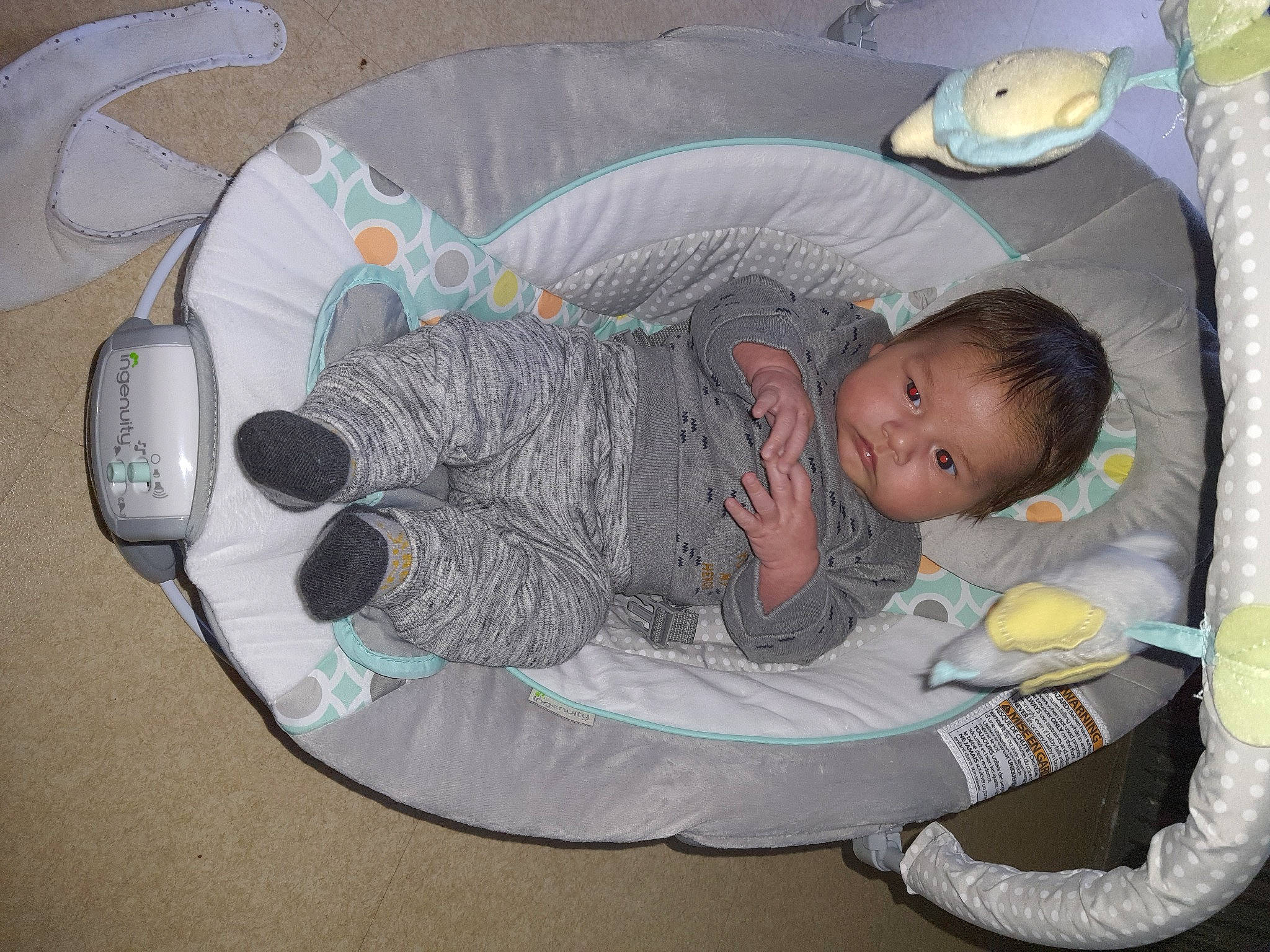 Altan a rejoint le concours — aidez-le/la à gagner de superbes lots ! baby, baby_products, baby_safety, baby_sleeping, baby_toddler_clothing, bed, bedding, bedtime, child, comfort, communication_device, infant_bed, linens, mobile_phone, nap, person, portable_communications_device, product, sleep, telephony