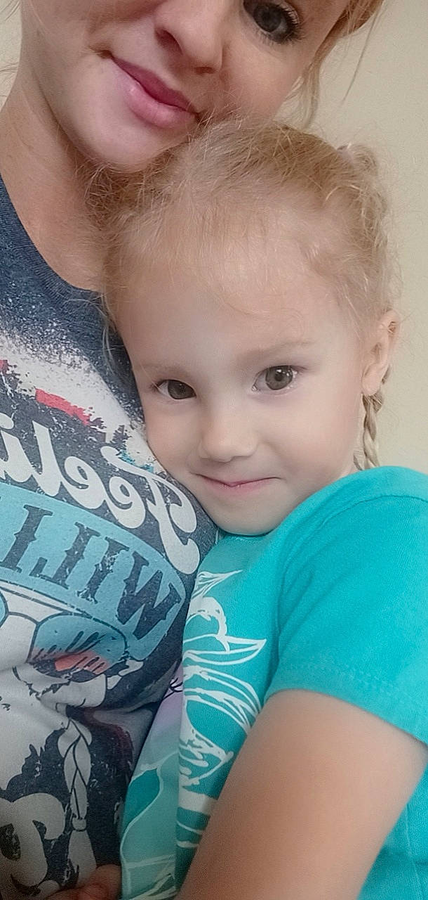 Amarah is registered to the contest to win money with this photo: azure, chin, cool, electric_blue, eyebrow, eyelash, flash_photography, hairstyle, happy, iris, joy, mouth, muscle, neck, person, product, shoulder, skin, sleeve, smile