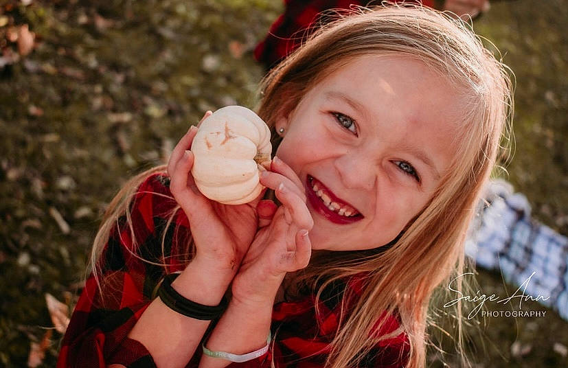 Charlee is registered to the contest to win money with this photo: blond, face, flash_photography, fruit, gesture, grass, hand, happy, head, jewellery, joy, leisure, lip, long_hair, people_in_nature, person, pink, plant, skin, smile