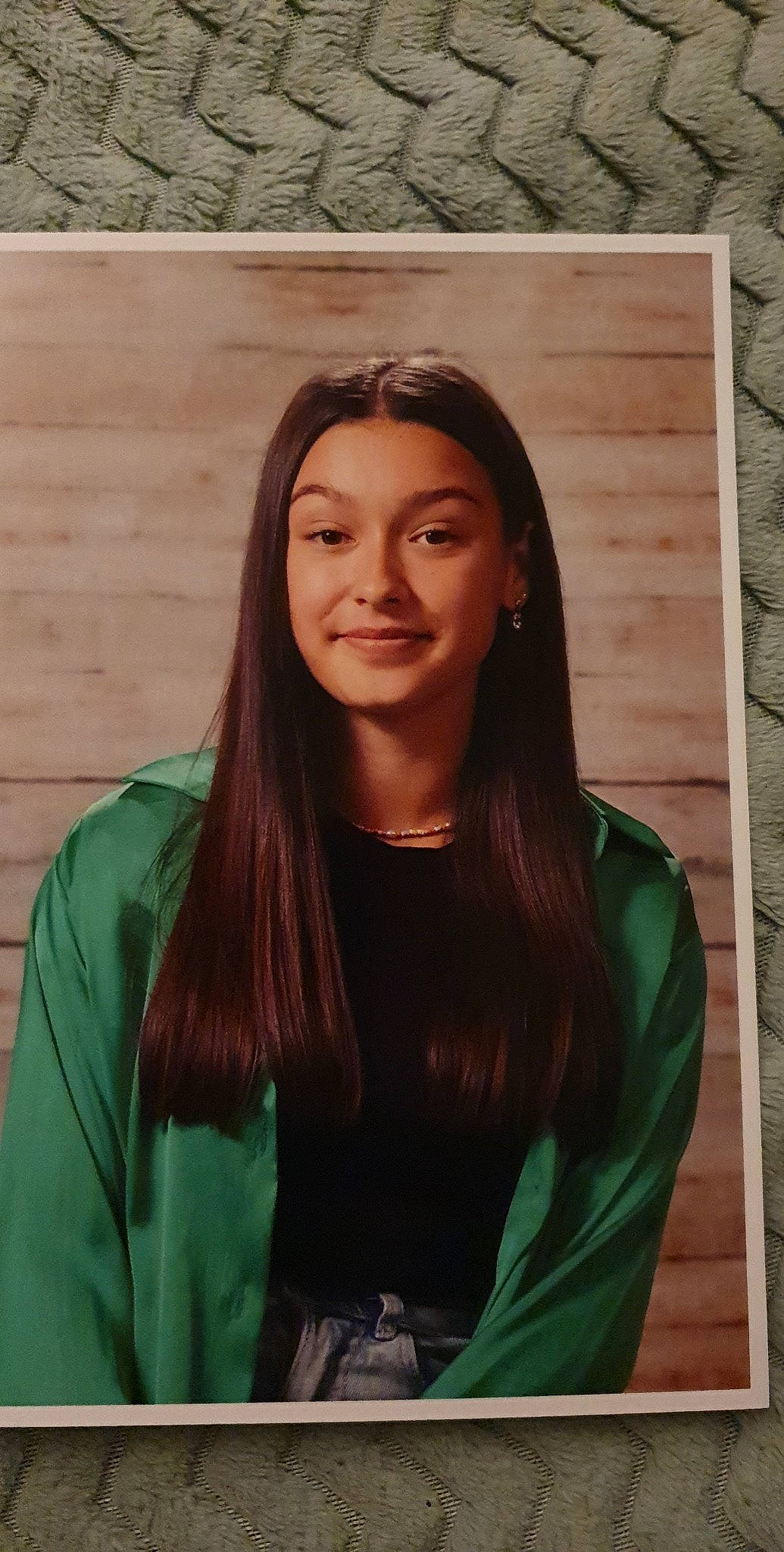 Shana a rejoint le concours — aidez-le/la à gagner de superbes lots ! black_hair, brown_hair, electric_blue, eyewear, fashion_design, flash_photography, formal_wear, grass, hair_coloring, happy, jewellery, joy, layered_hair, lip, long_hair, outerwear, person, sitting, sleeve, smile