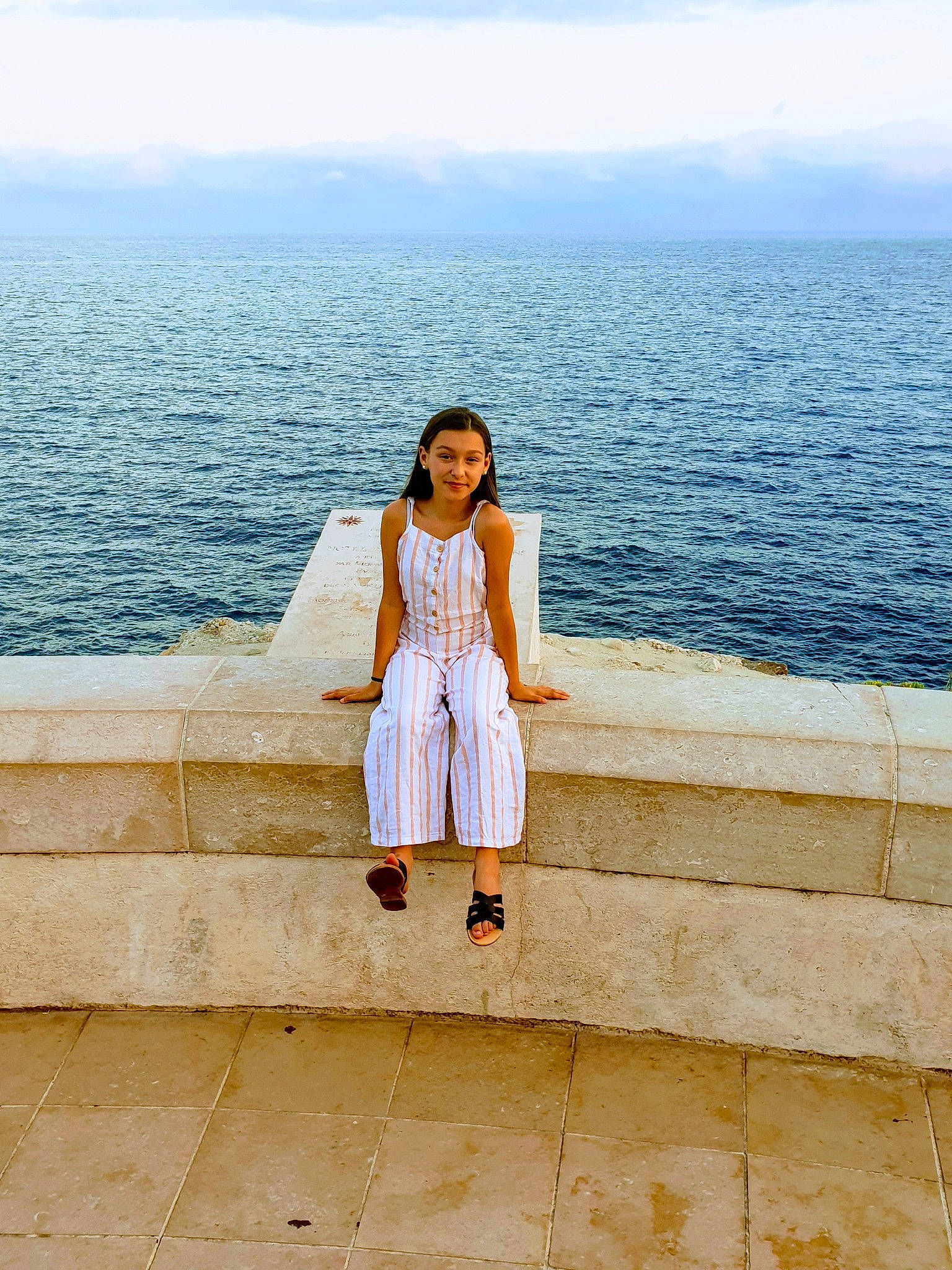 Shana participe au concours pour gagner de l'argent avec cette photo : azure, cloud, day_dress, dress, electric_blue, event, flash_photography, fun, happy, horizon, human_leg, joy, landscape, leisure, person, sitting, sky, sleeve, travel, waist