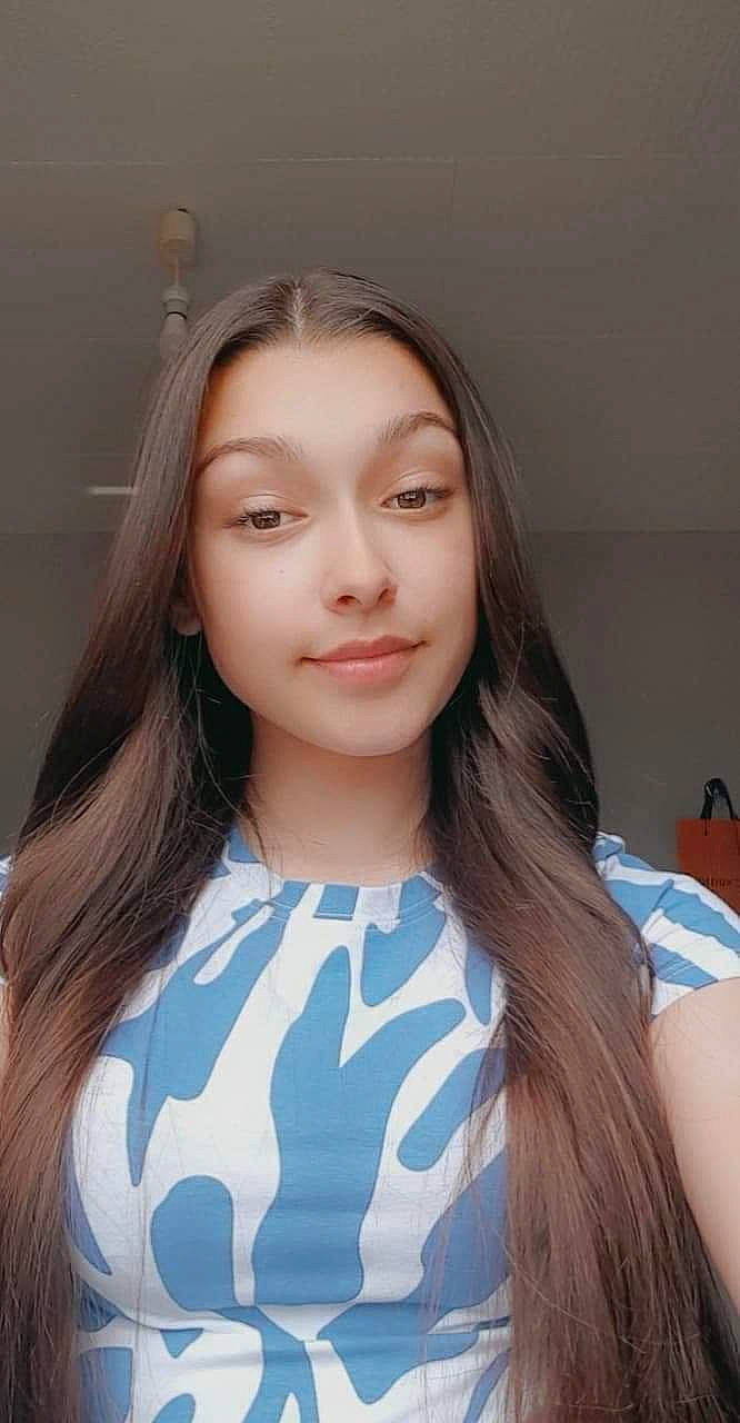 Shana participe au concours pour gagner de l'argent avec cette photo : beauty, black_hair, cheek, chin, electric_blue, eye, eyebrow, eyelash, fashion_design, flash_photography, happy, iris, jaw, joy, layered_hair, lip, long_hair, neck, person, skin