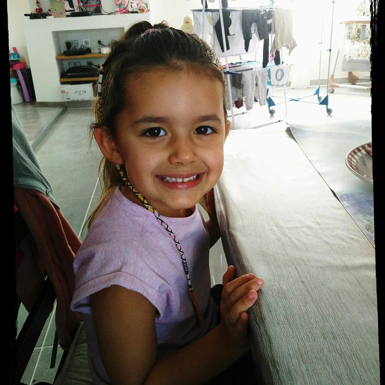 Anaëlle a rejoint le concours — aidez-le/la à gagner de superbes lots ! beauty, child, day, eye, facial_expression, fun, girl, hairstyle, happiness, joy, organ, person, skin, smile, snapshot, toddler
