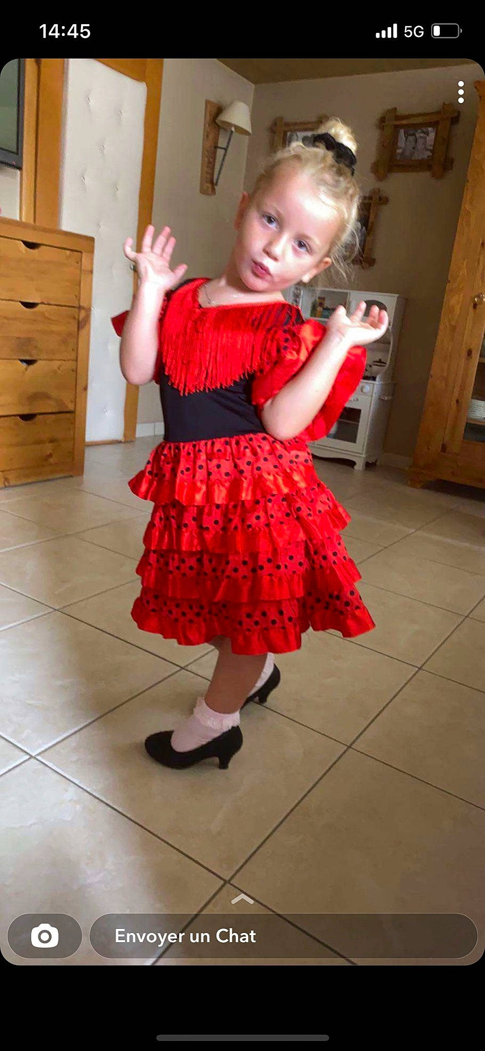 Ezra a rejoint le concours — aidez-le/la à gagner de superbes lots ! baby_toddler_clothing, cabinetry, chest_of_drawers, child, day_dress, drawer, dress, floor, flooring, happy, hardwood, human_leg, one_piece_garment, pattern, person, sleeve, toddler, trunk, waist, white