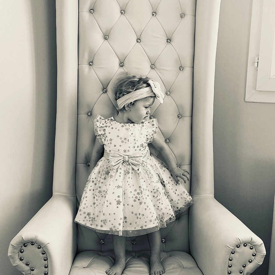 Ezra participe au concours pour gagner de l'argent avec cette photo : arm, beauty, black_and_white, doll, dress, fashion_design, hand, interior_design, knee, lighting, line, monochrome_photography, one_piece_garment, style, textile, thigh, tints_and_shades, toy, waist, window