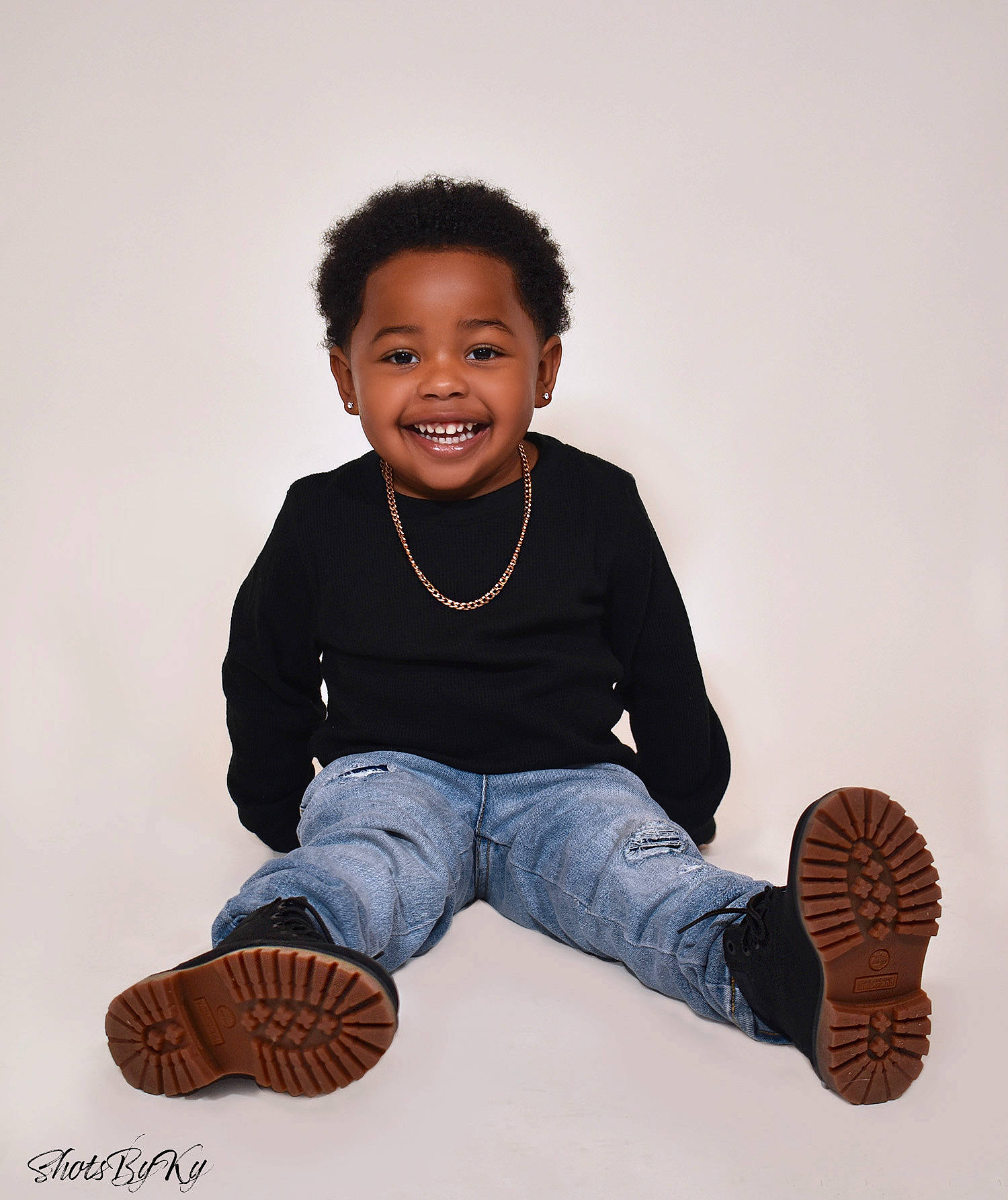 Markell is registered to the contest to win money with this photo: arm, baby_toddler_clothing, child, denim, elbow, electric_blue, finger, flash_photography, gesture, hand, happy, jeans, joy, person, sleeve, smile, sneakers, t_shirt, thumb, toddler
