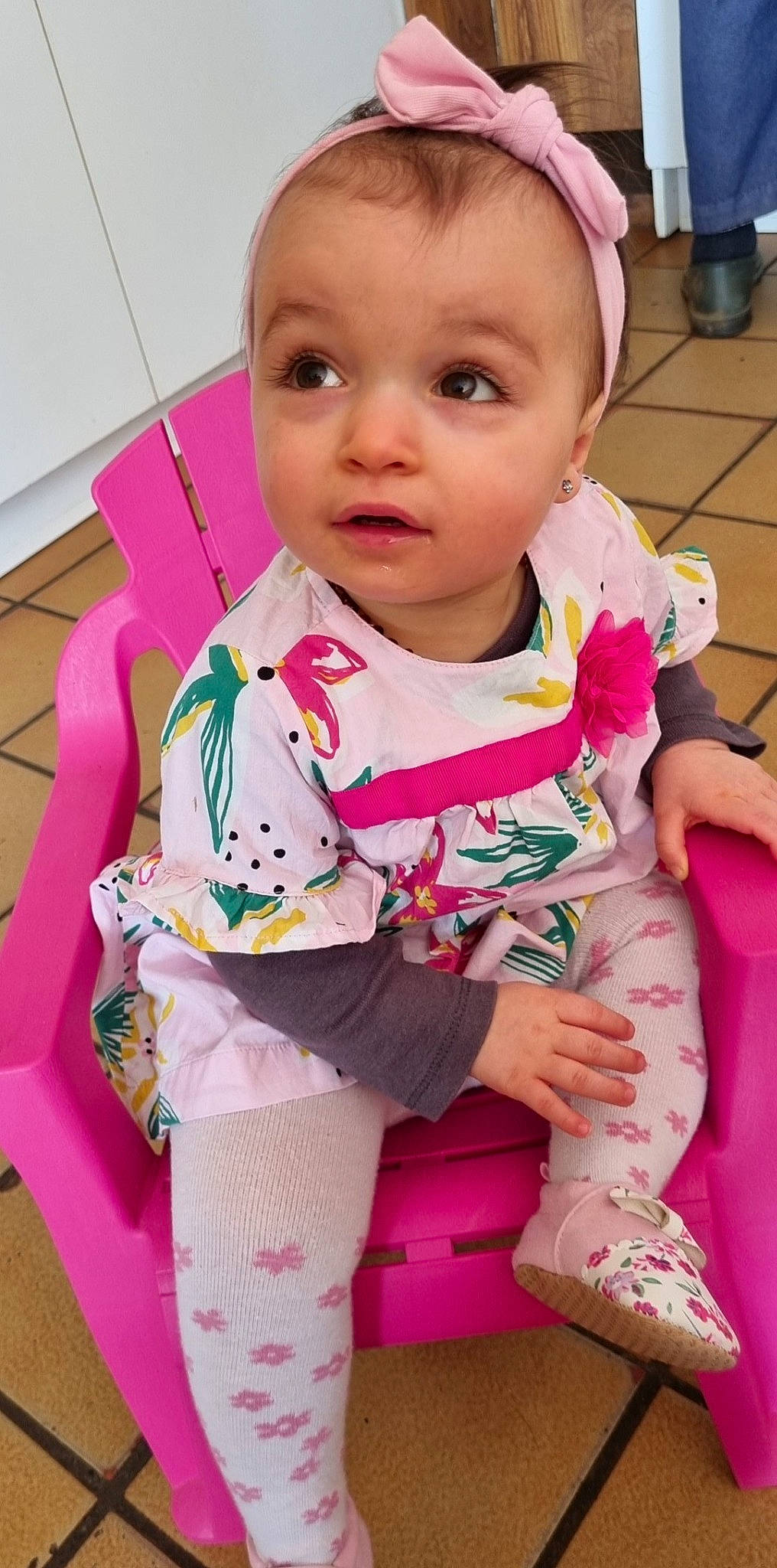 Séréna a rejoint le concours — aidez-le/la à gagner de superbes lots ! baby, baby_toddler_clothing, beauty, cheek, child, eye, eyelash, face, happy, head, lip, magenta, pattern, person, pink, product, skin, sleeve, sock, toddler